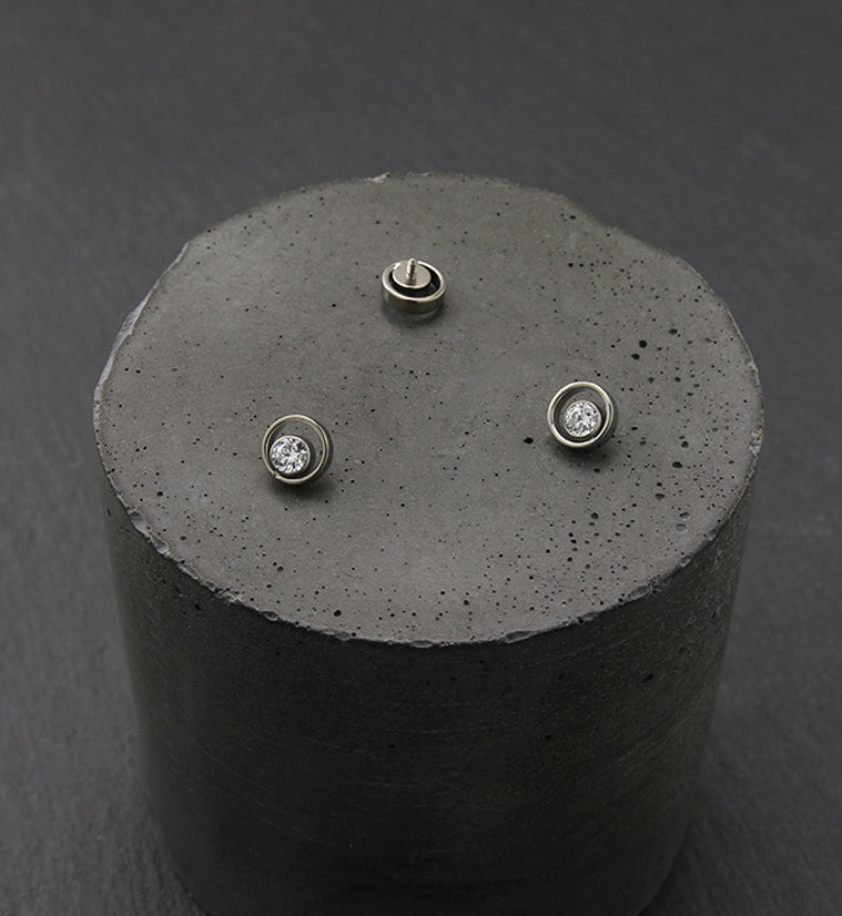 Circle Clear CZ Internally Threaded Titanium Top