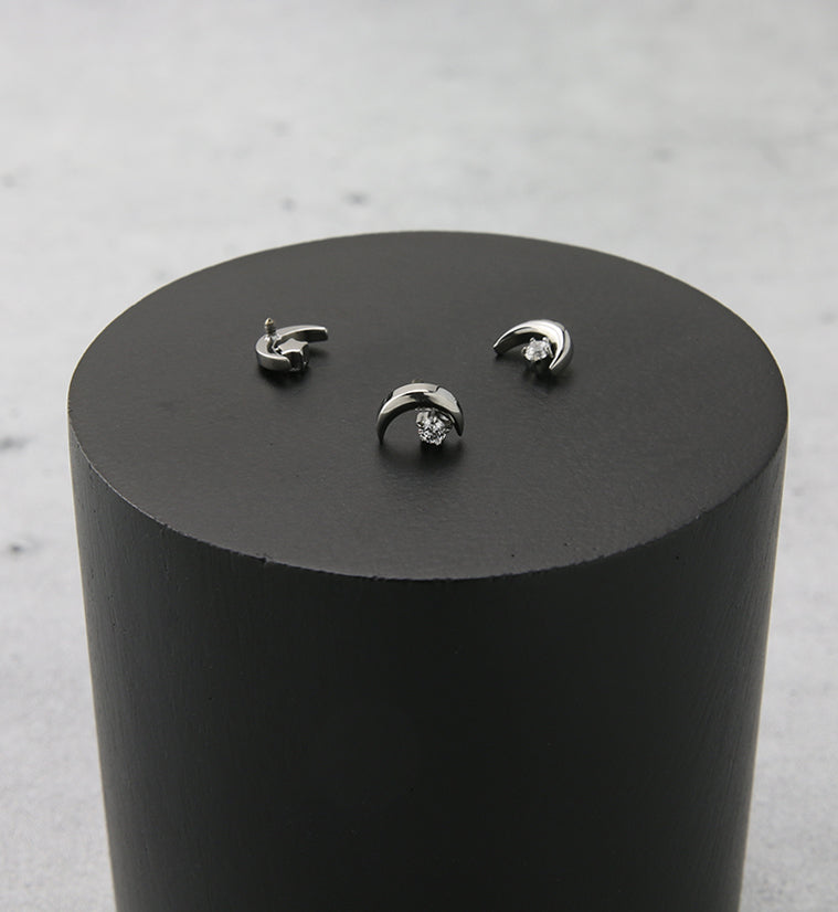 Half Moon CZ Internally Threaded Titanium Top