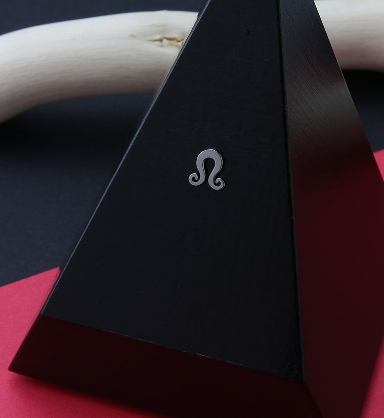 Leo Zodiac Sign Threadless Titanium Top