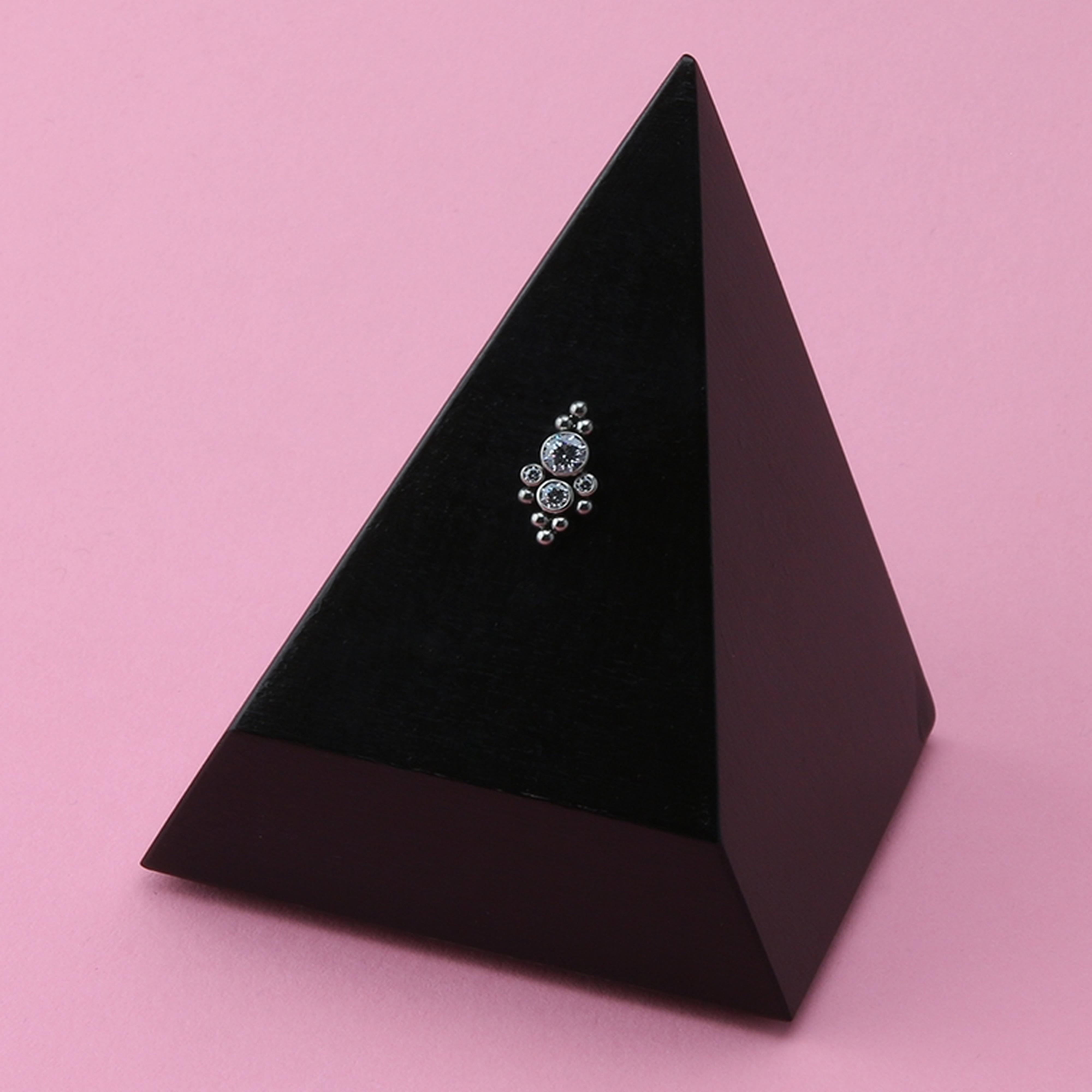 Modish Beaded Swarovski CZ Titanium Threadless Top