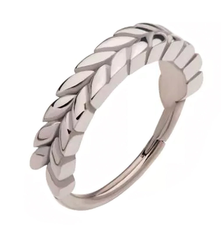 Side Facing Laurel Hinged Segment Ring