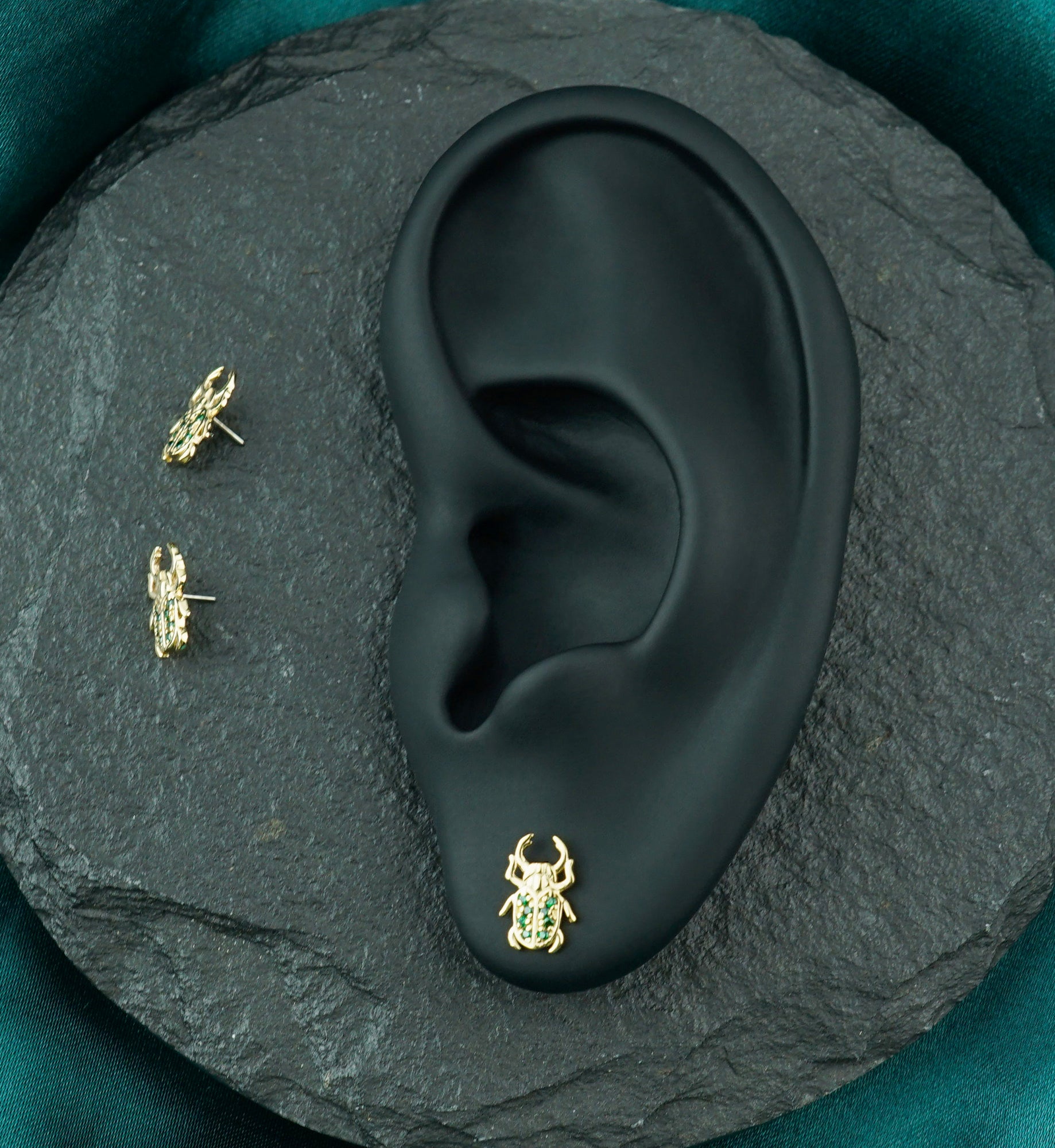 14kt Gold Beetle Emerald CZ Threadless Top