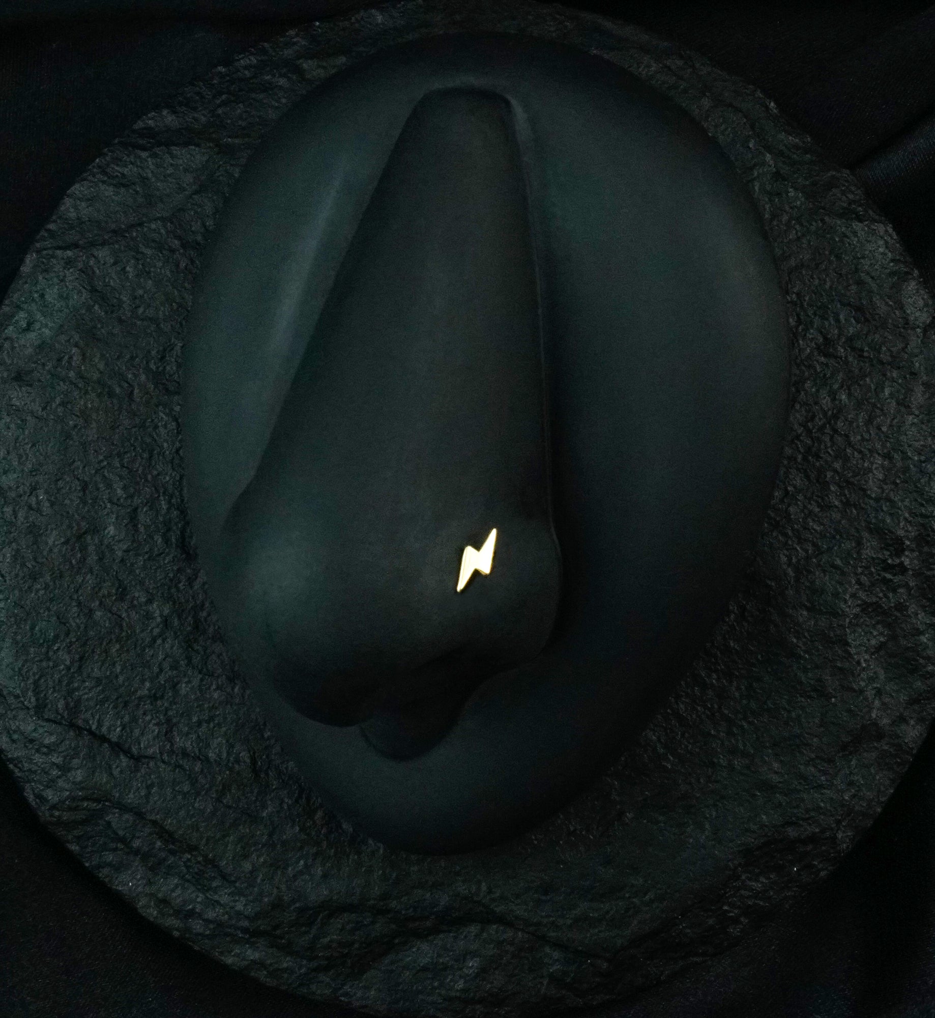 14kt Gold Bolt Nose Screw