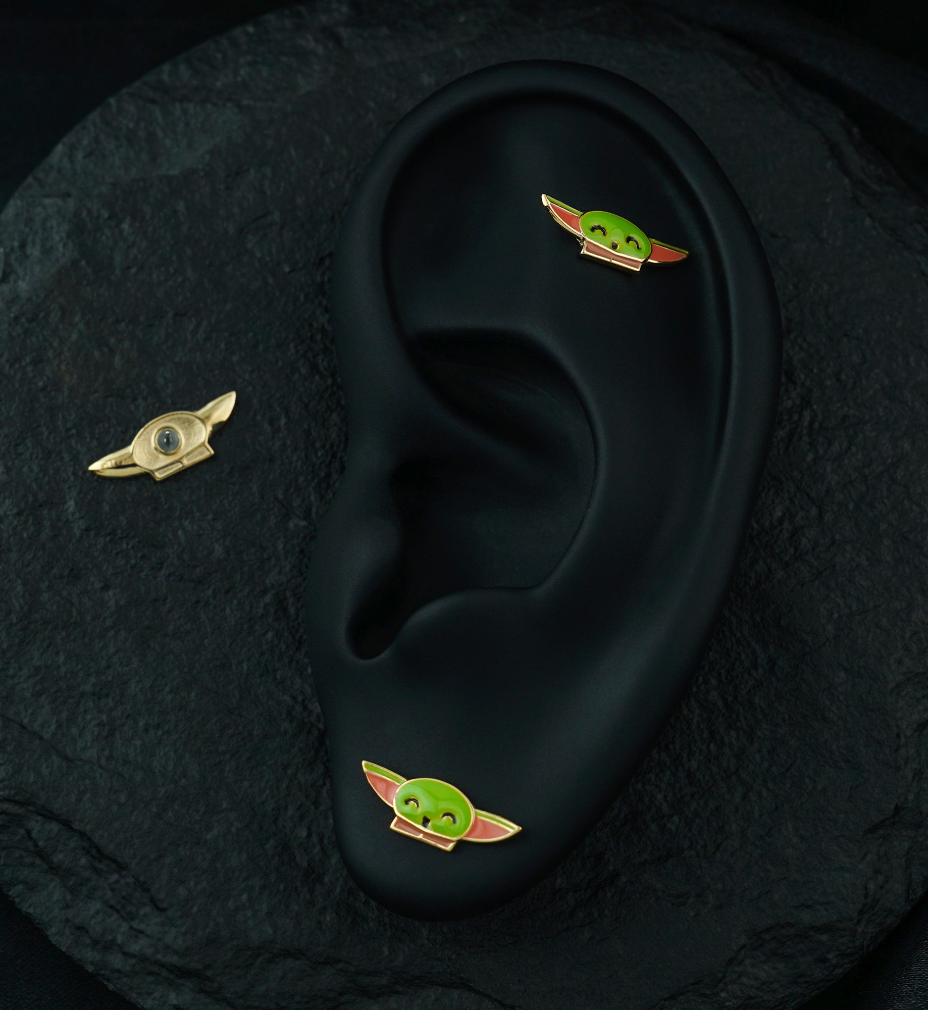 14kt Gold Happy Grogu Threadless Top