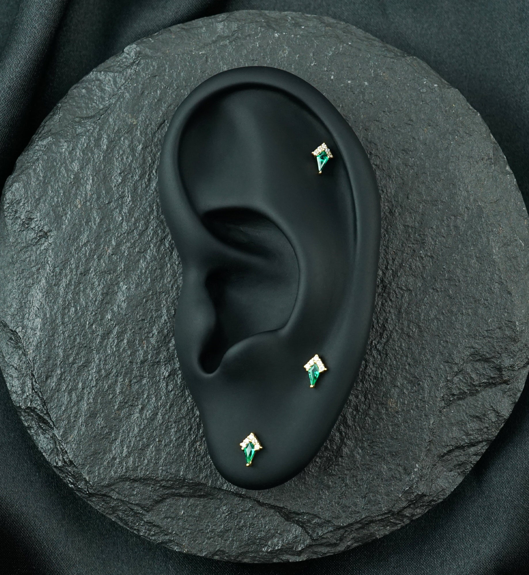 14kt Gold Harlequin Emerald CZ Threadless Top