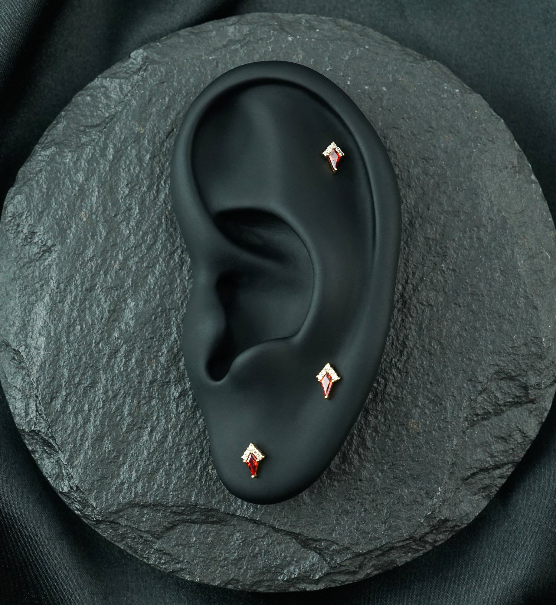 14kt Gold Harlequin Garnet CZ Threadless Top