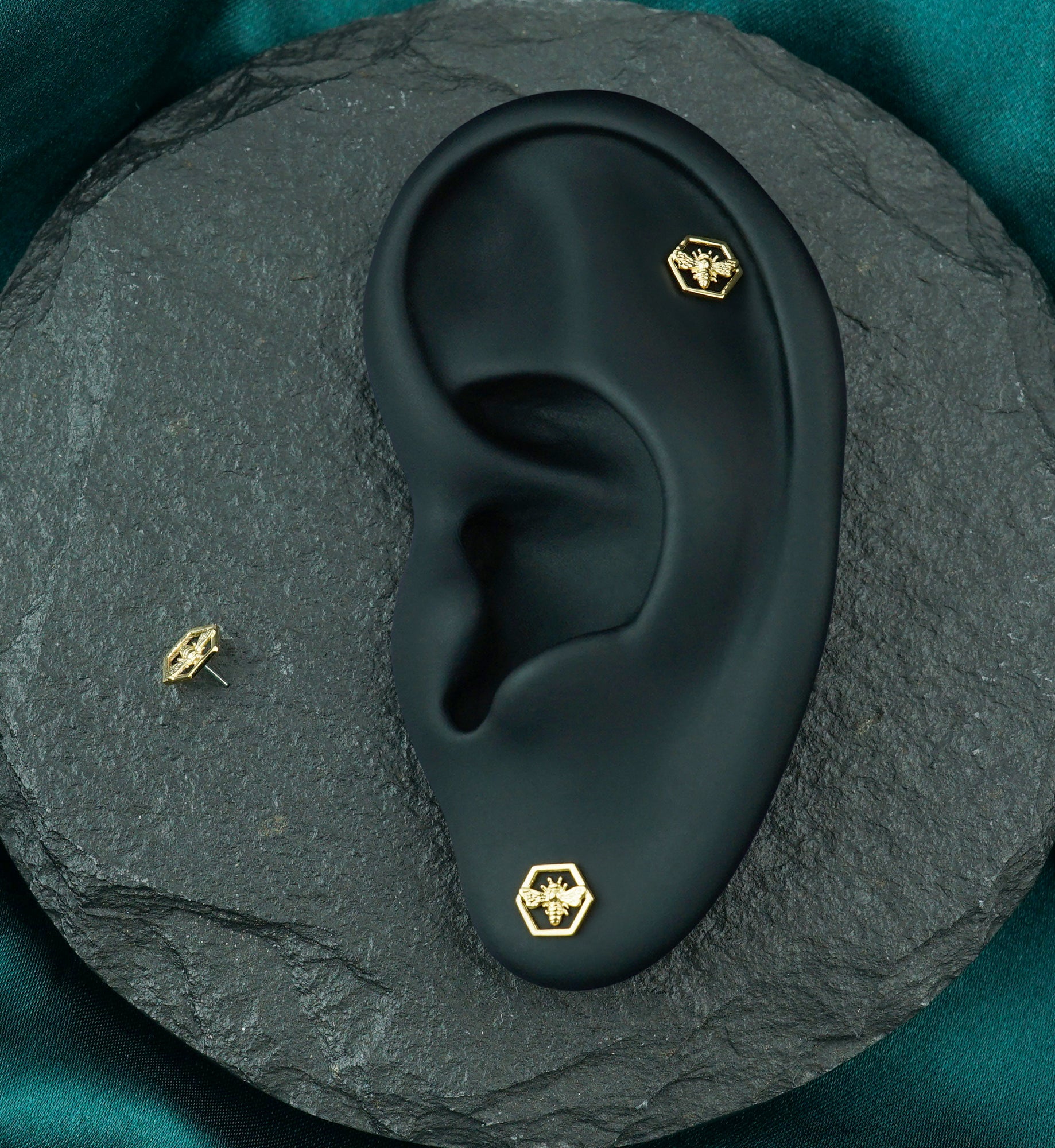 14kt Gold Honeybee Hex Threadless Top