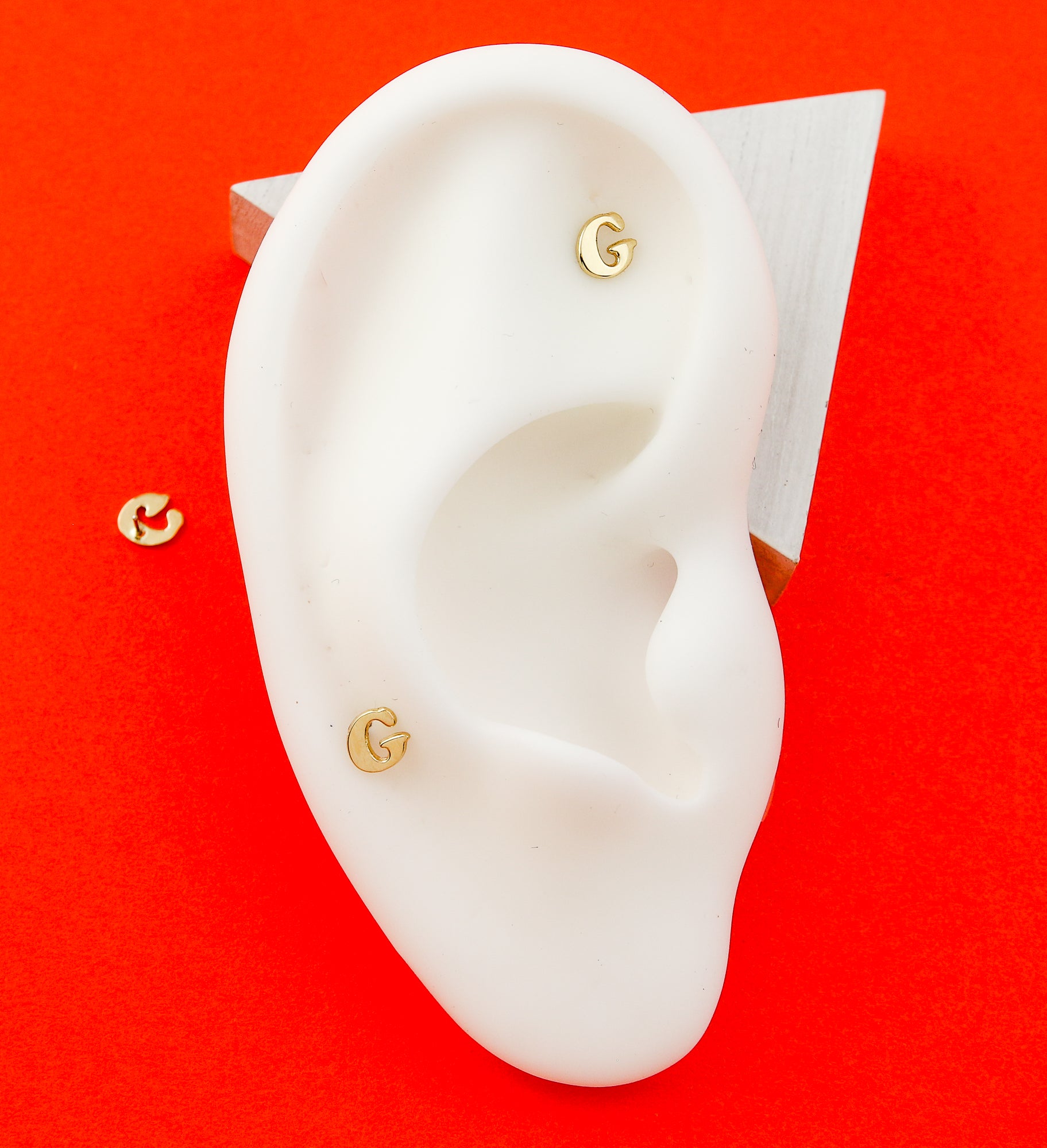 14kt Gold Letter G Threadless Top