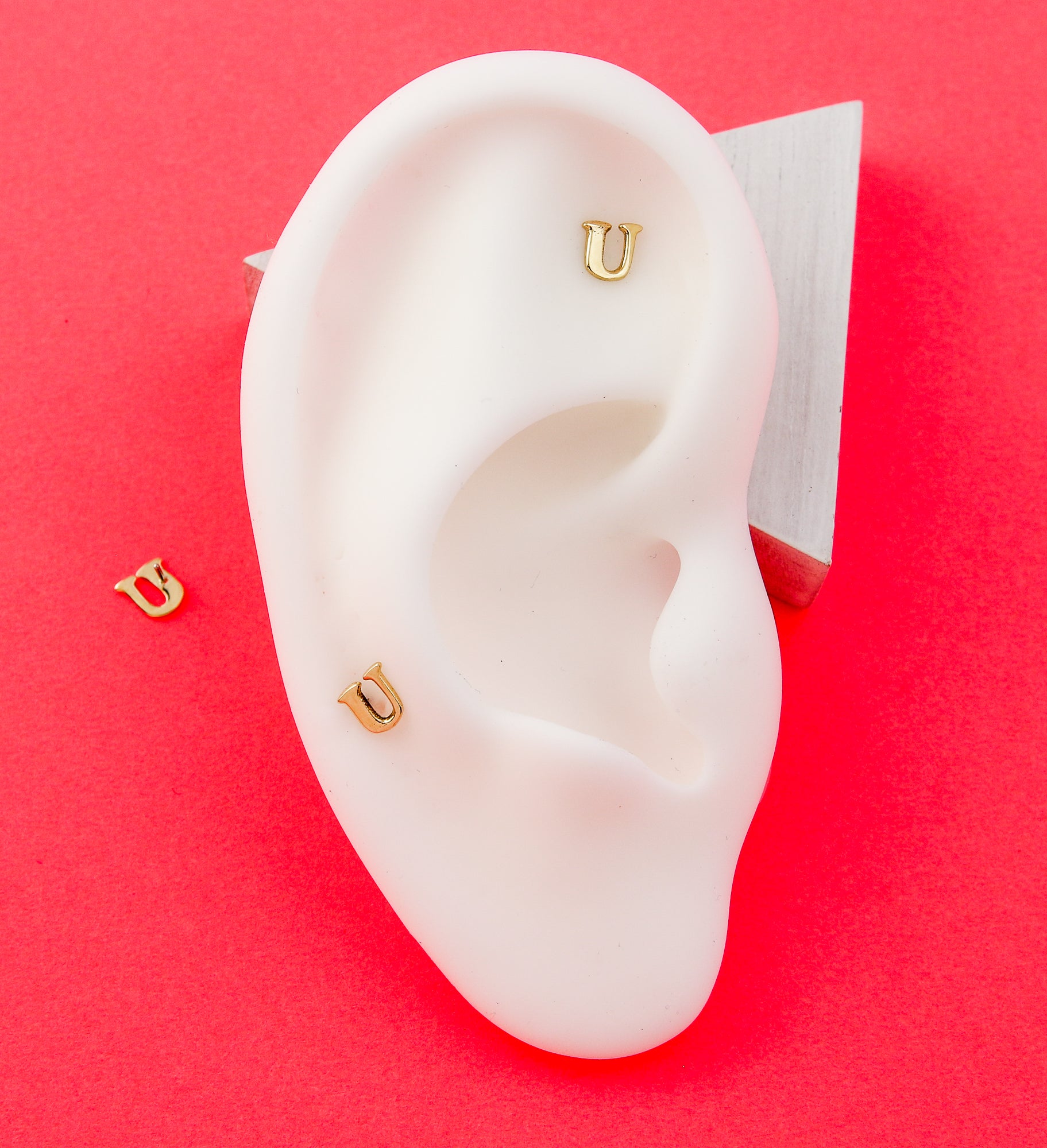 14kt Gold Letter U Threadless Top