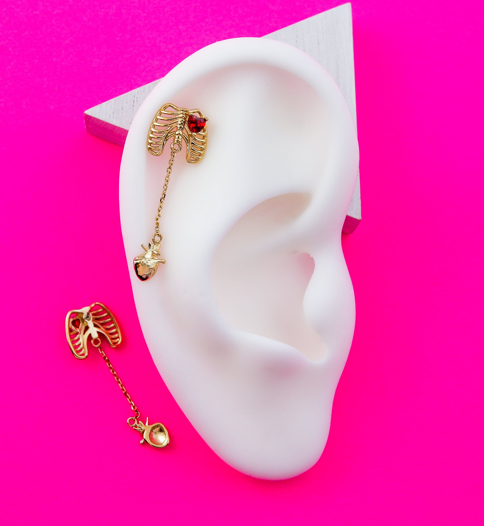 14kt Gold Ribcage Dangle Anatomical Heart Threadless Top