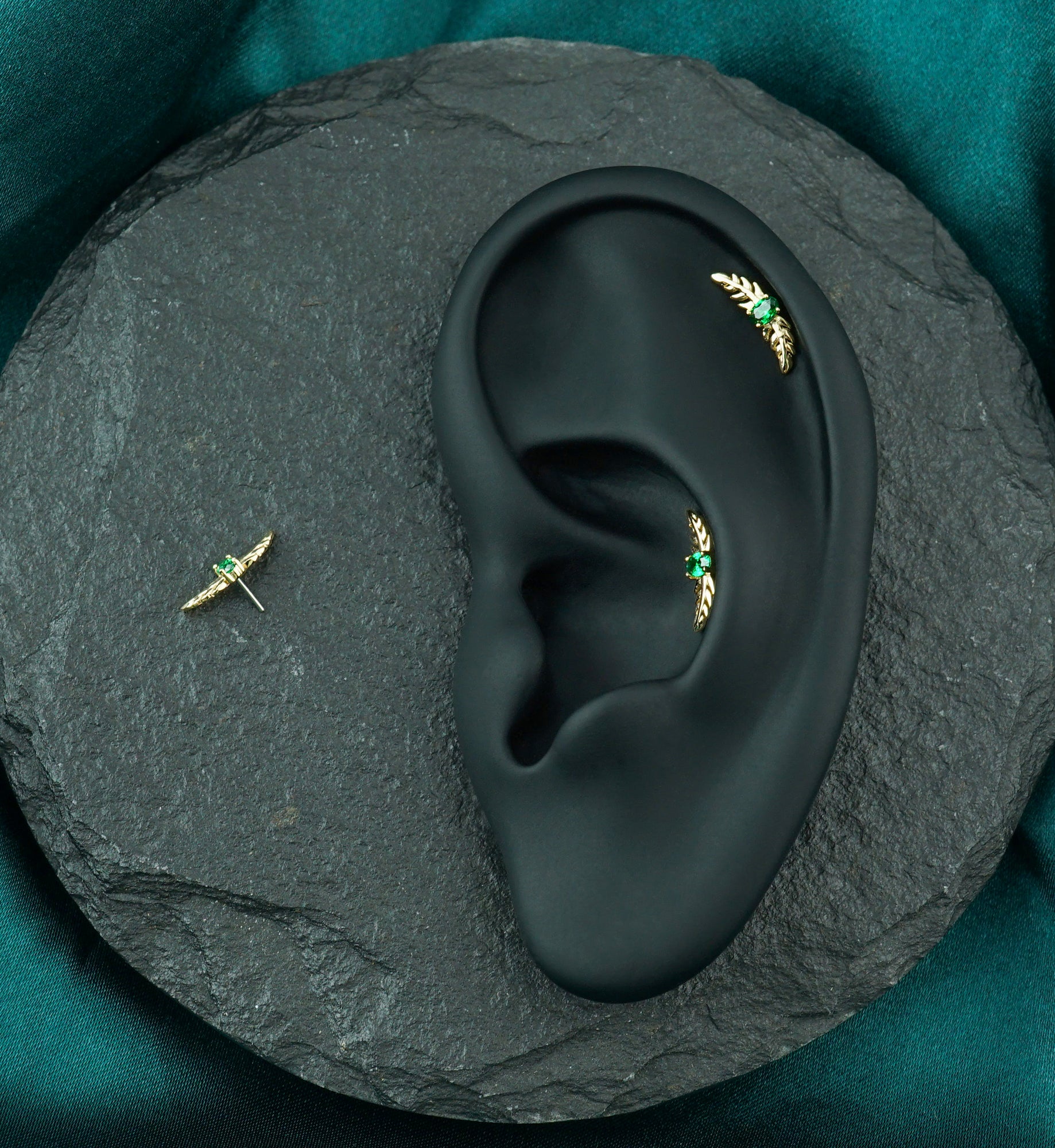 14kt Gold Royal Leaf Emerald CZ Threadless Top