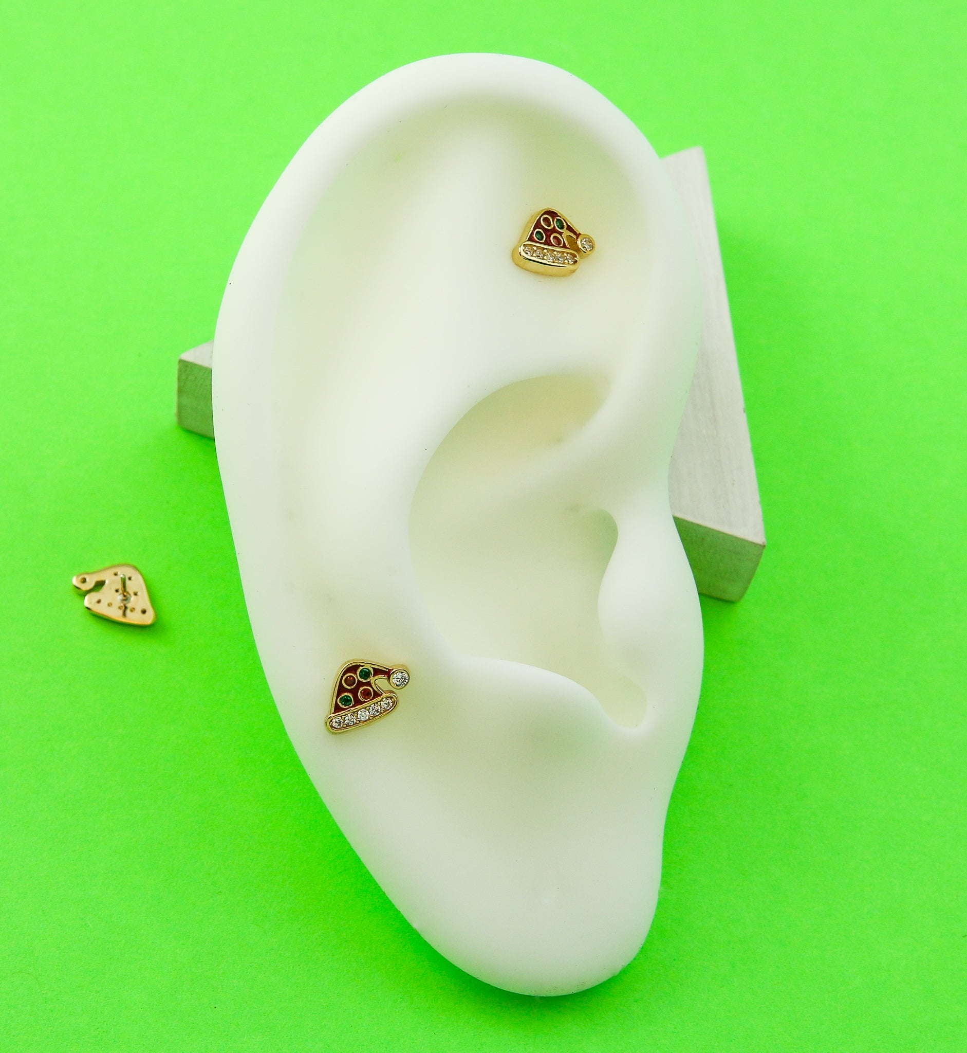 14kt Gold Santa Hat CZ Threadless Top