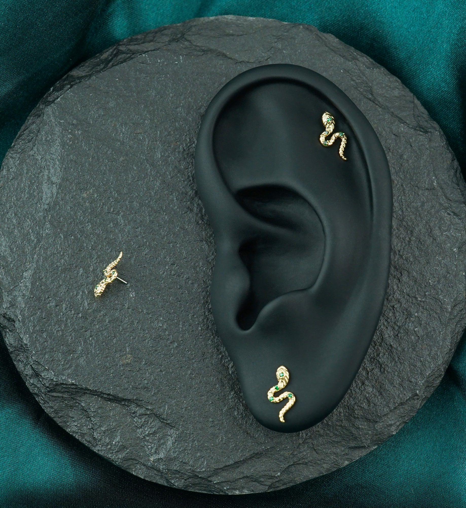 14kt Gold Scaly Snake Emerald CZ Threadless Top