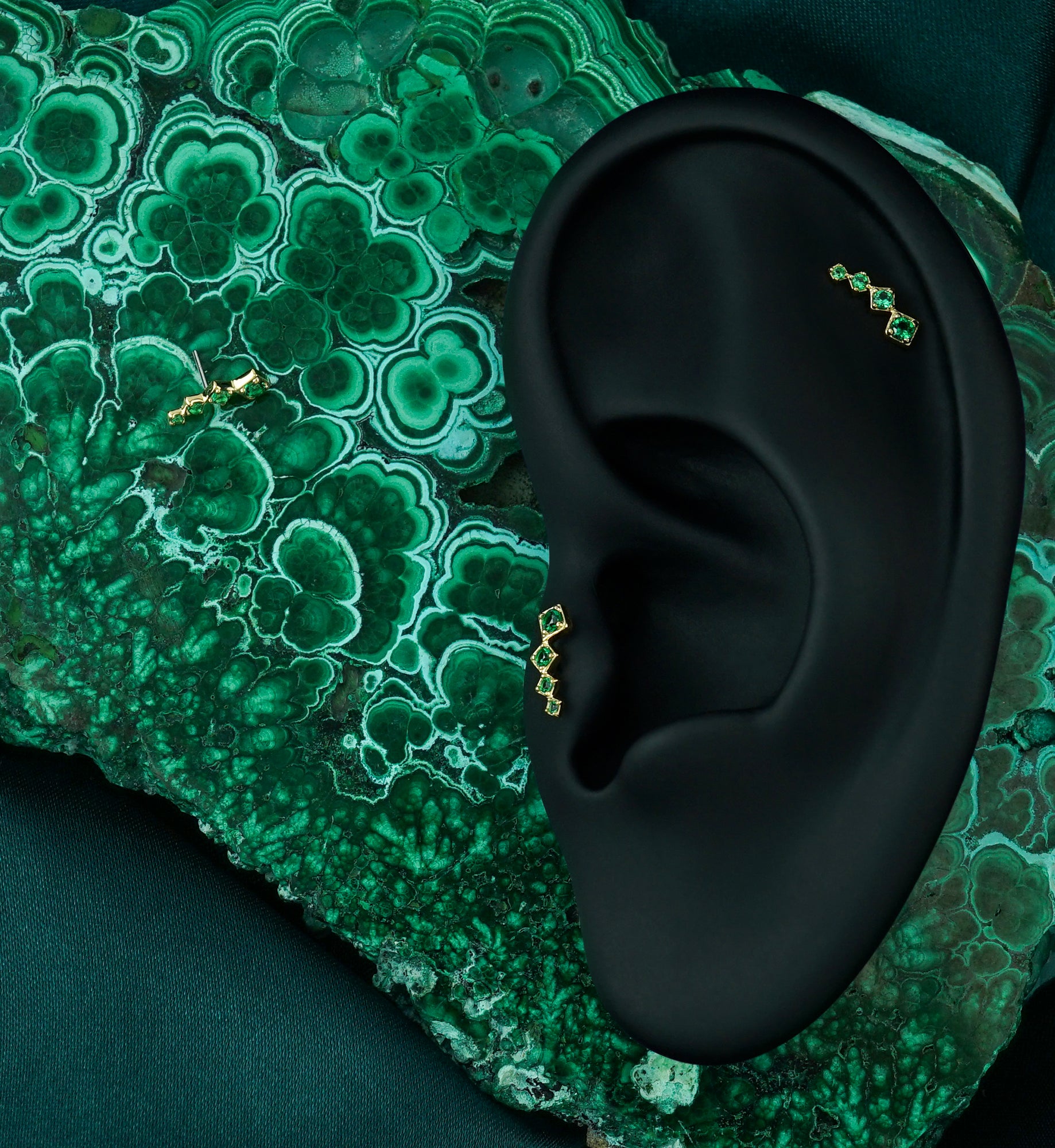 14kt Gold Square Crescendo Emerald CZ Threadless Top