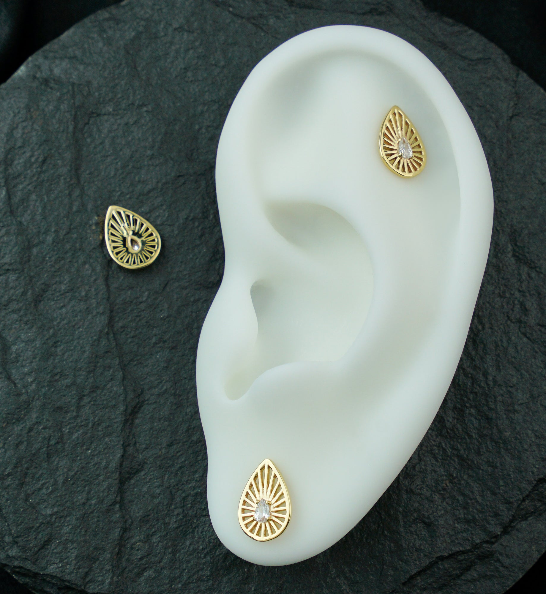 14kt Gold Teardrop Burst Clear CZ Threadless Top