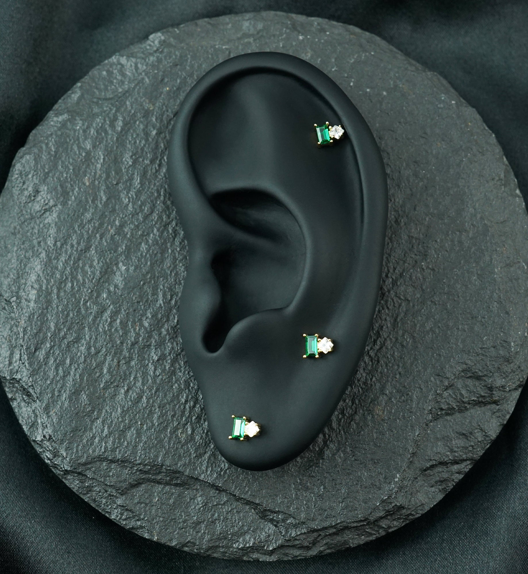 14kt Gold Tilt Emerald CZ Threadless Top