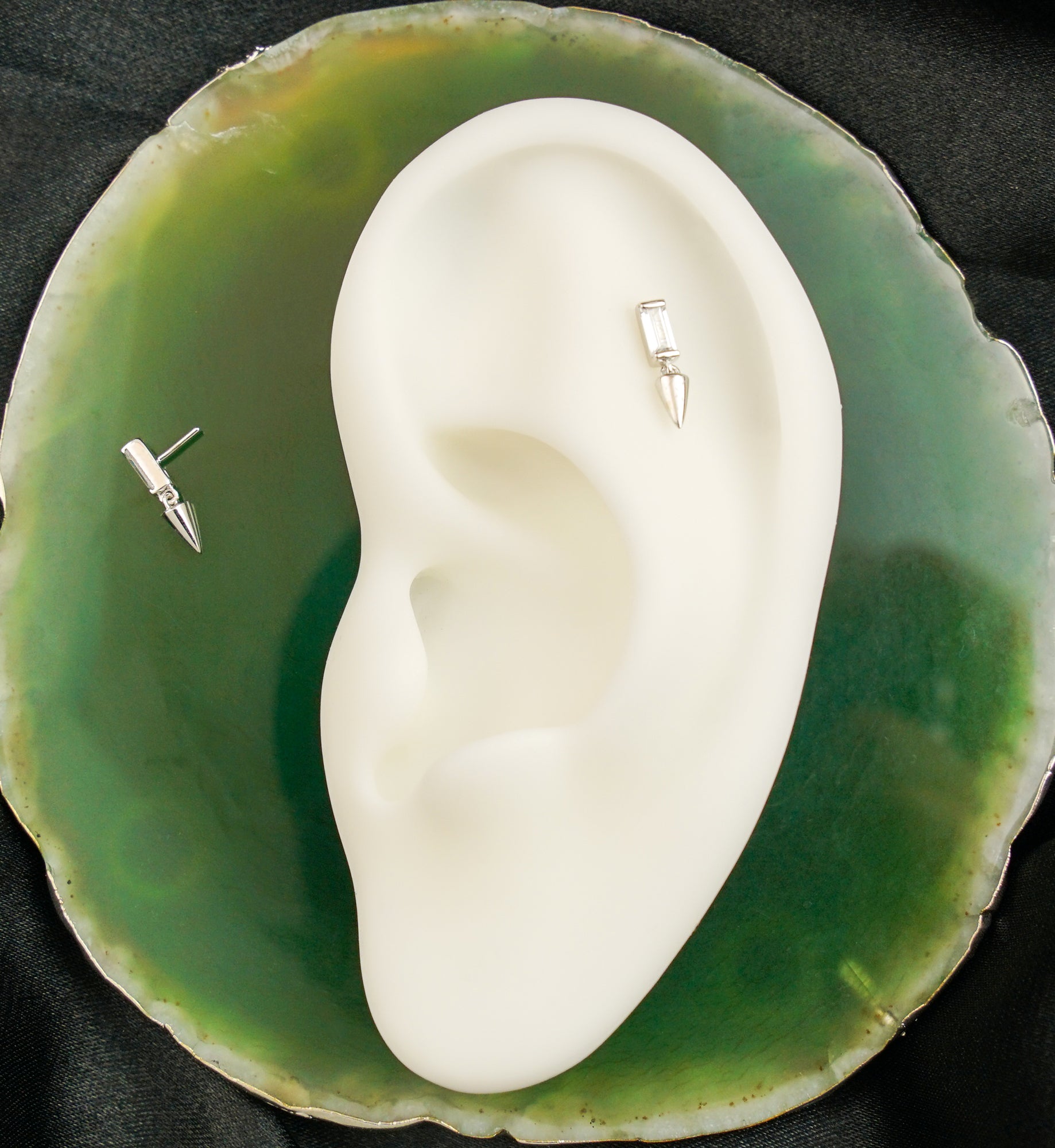 14kt White Gold Baguette Clear CZ Dangle Cone Threadless Top