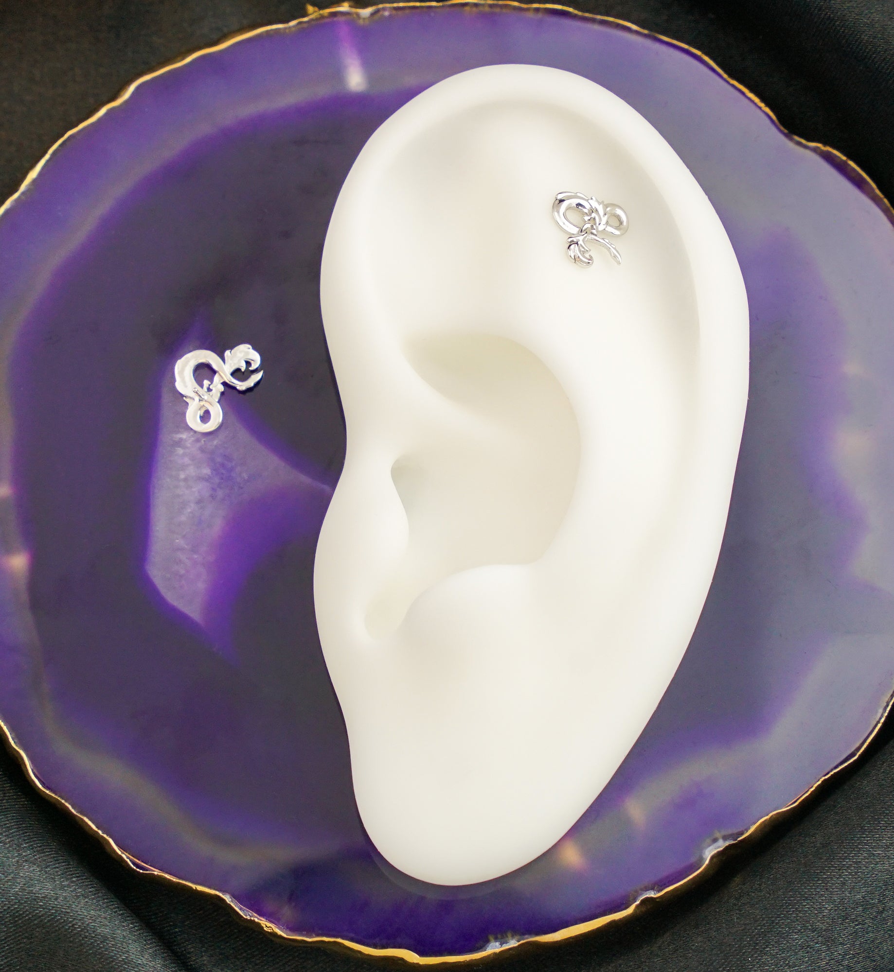 14kt White Gold Dungeons And Dragons Ampersand Logo Threadless Top