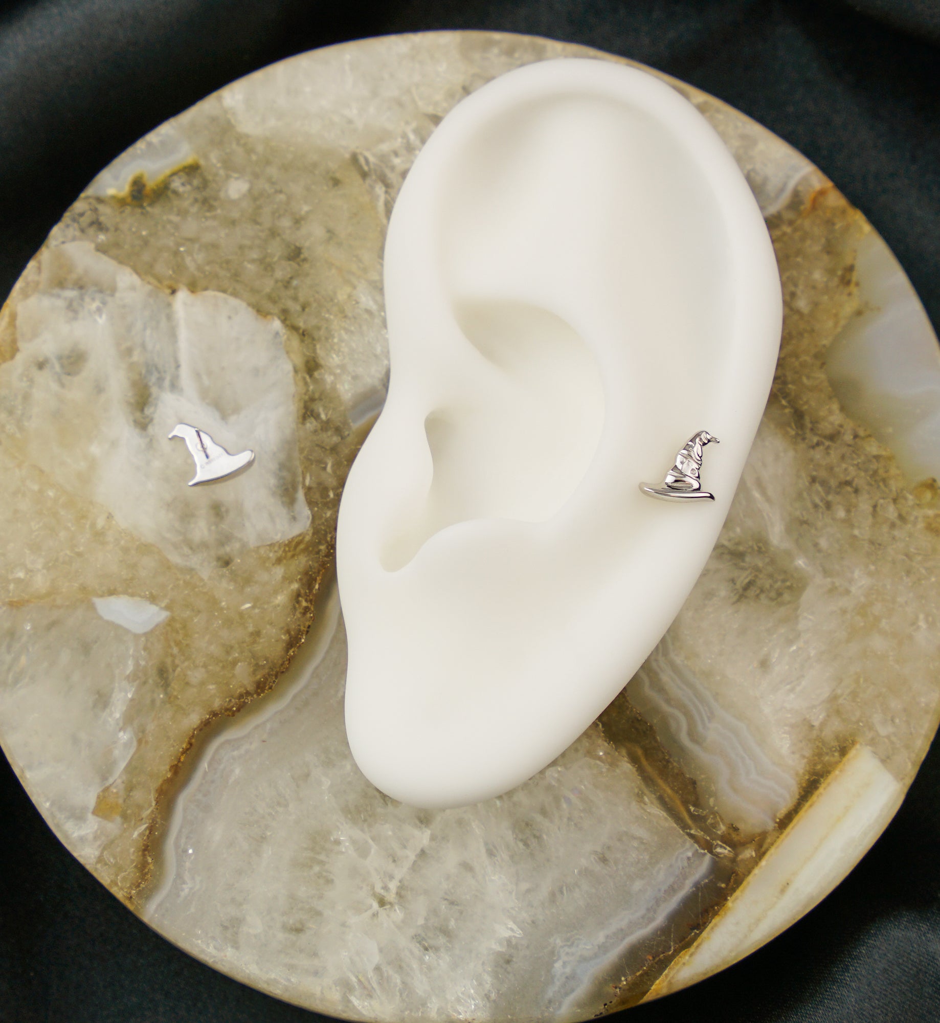 14kt White Gold Sorting Hat Threadless Top