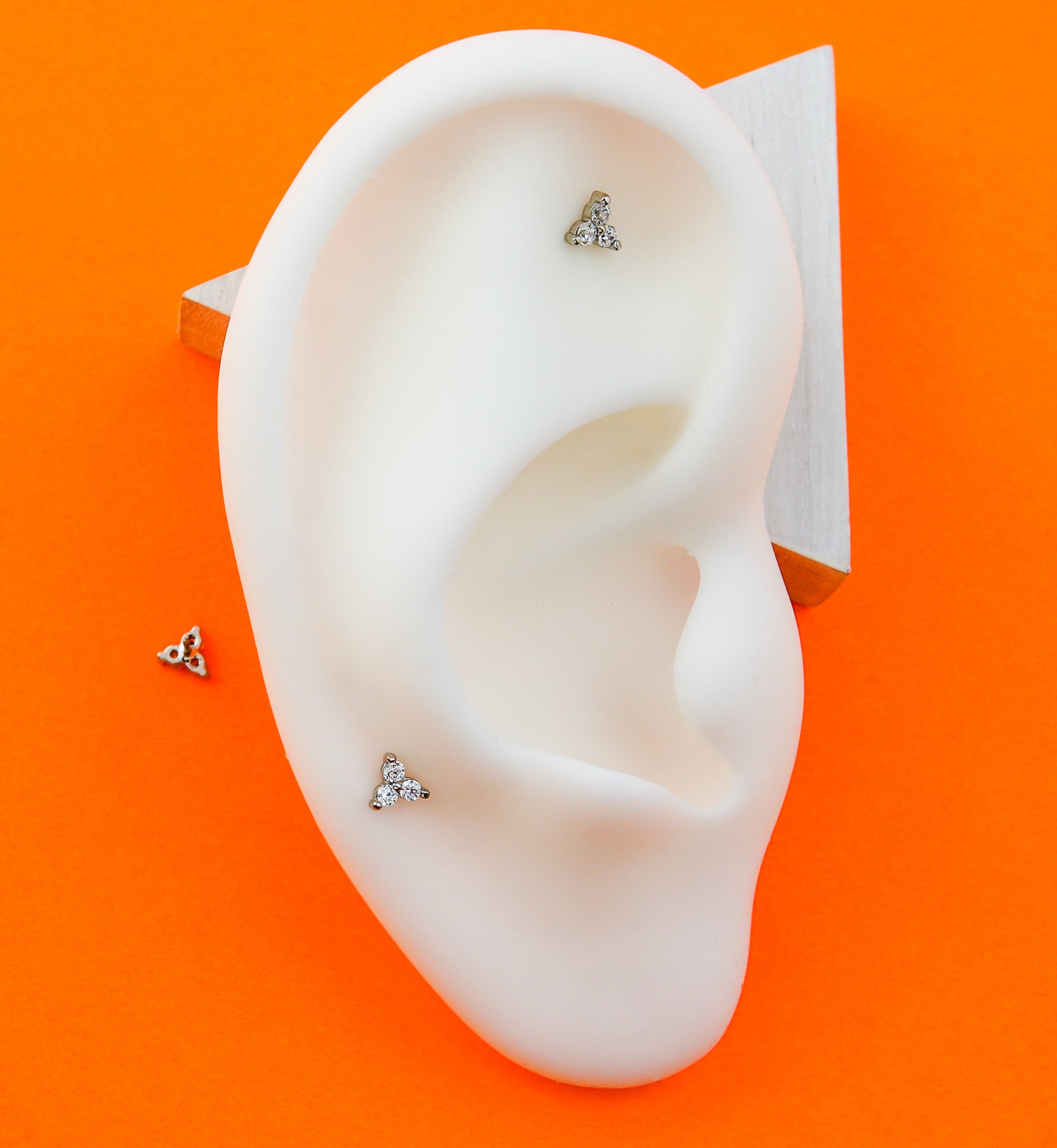 14kt White Gold Trinity Round Clear CZ Threadless Top