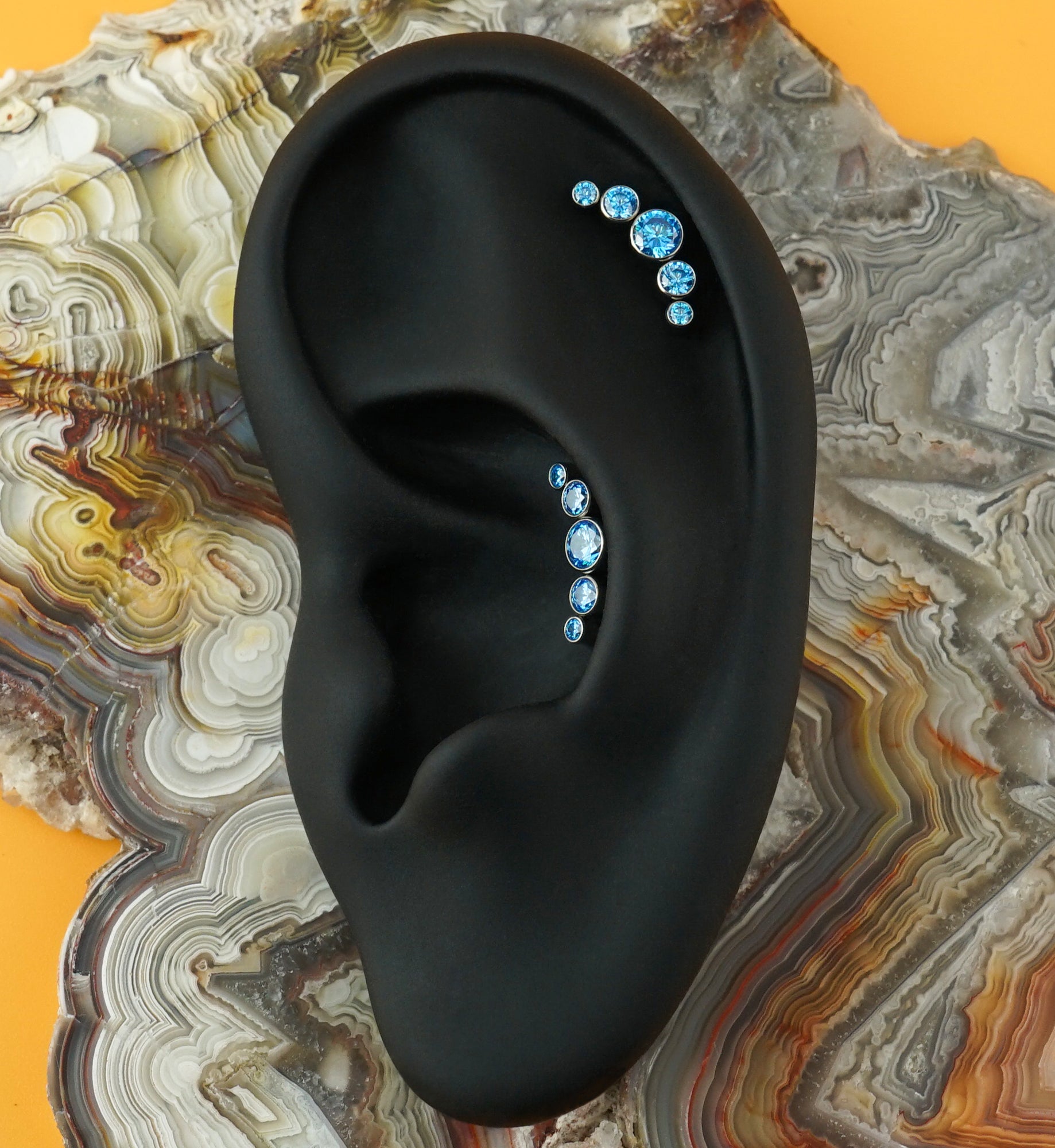 16G Aqua CZ Truce Top Titanium Labret