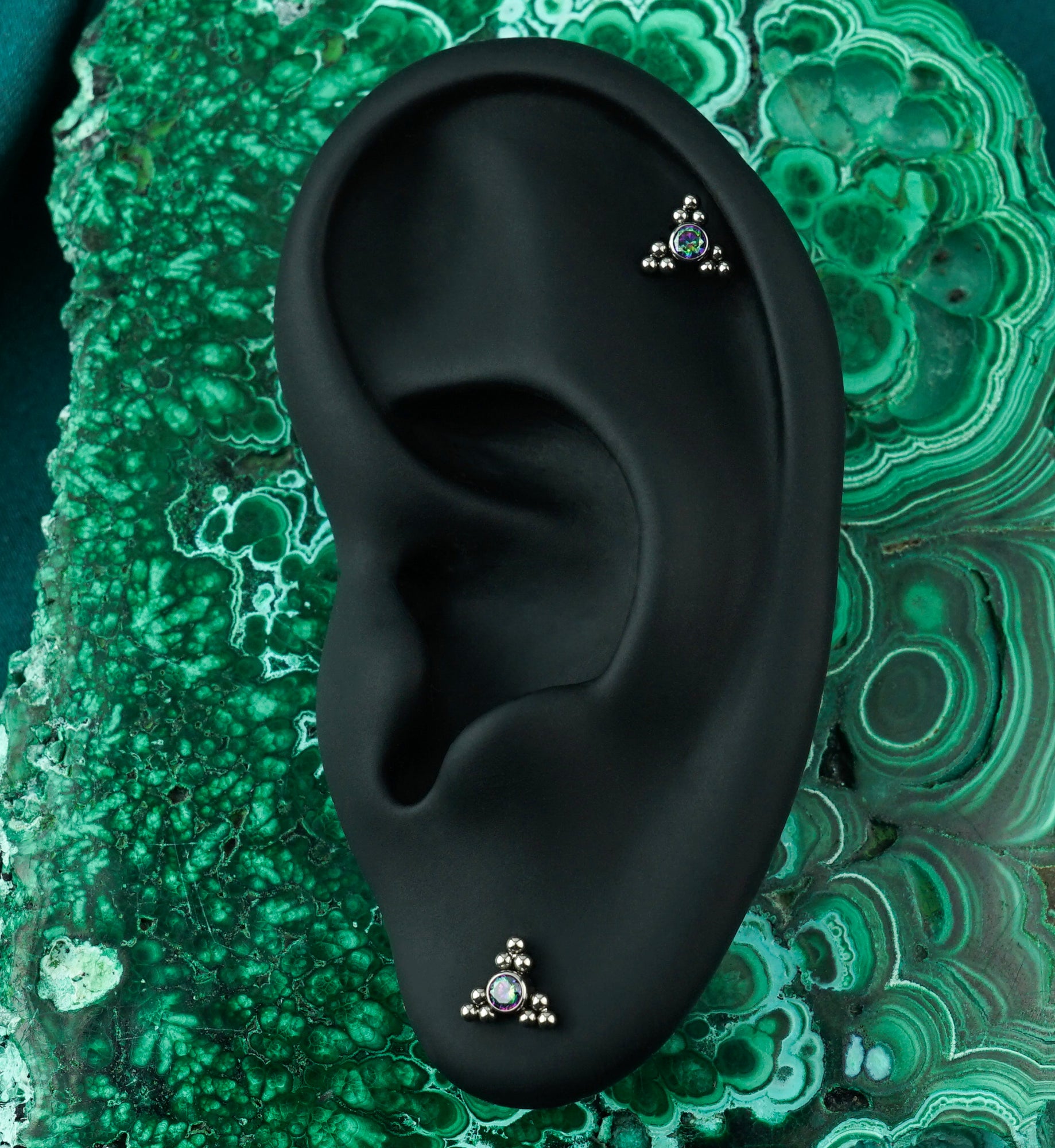 16G Black Aurora CZ Tryst Titanium Labret