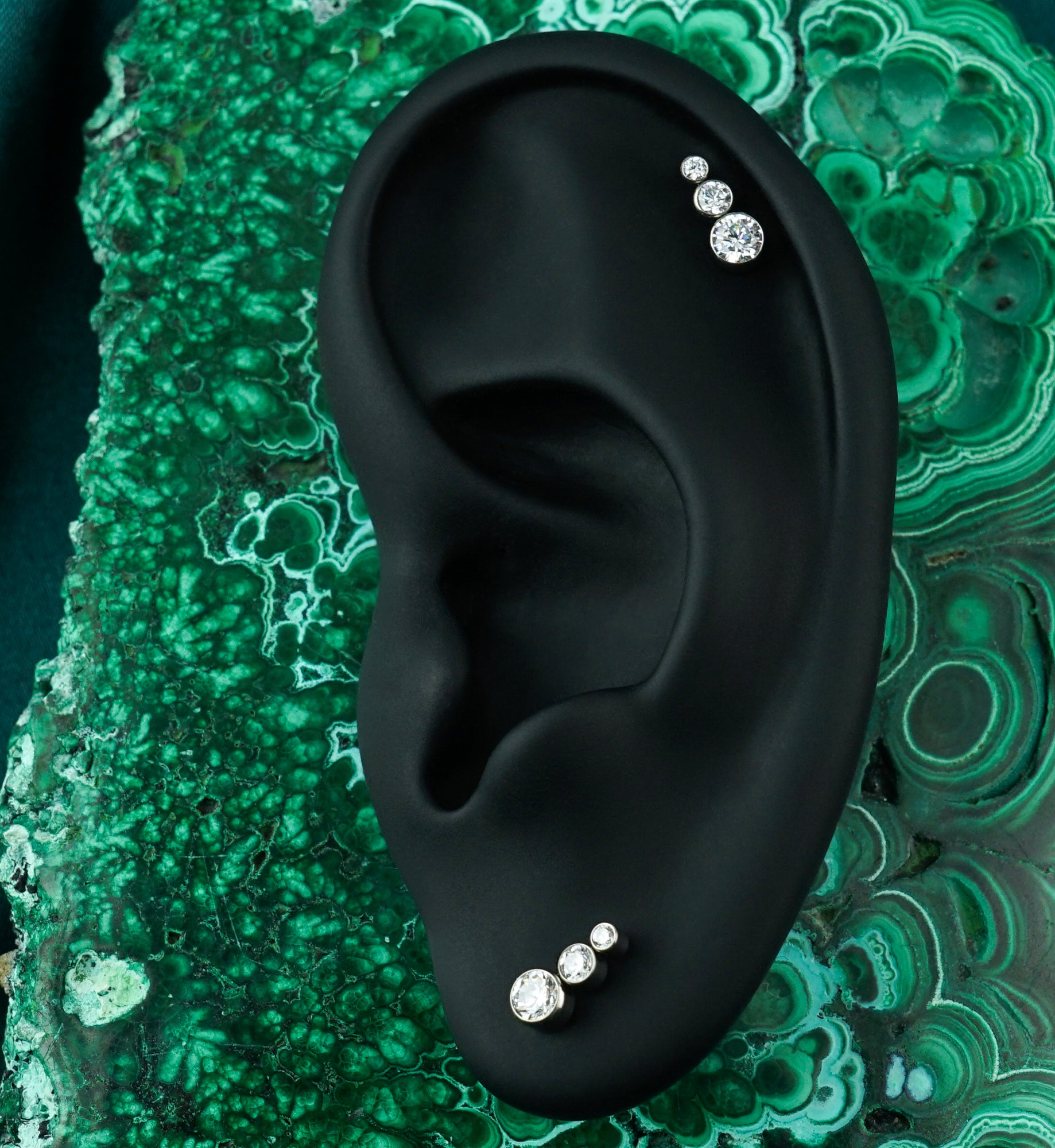 16G Decline Cluster Clear CZ Titanium Labret