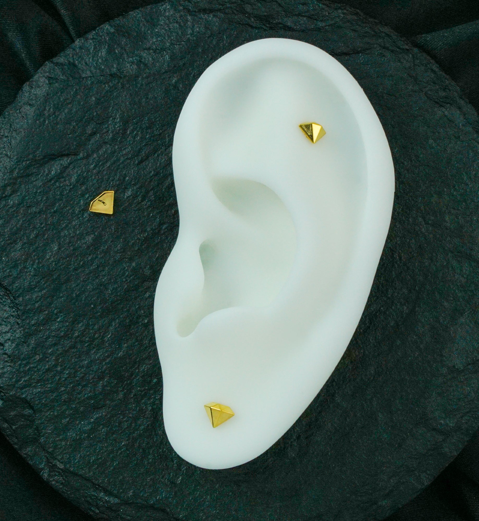 24kt Gold PVD Diamond Shape Titanium Threadless Top