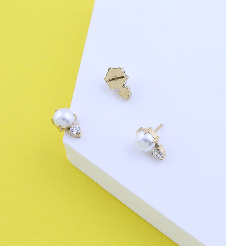 24kt Gold PVD Pearl Drop Clear CZ Titanium Threadless Top