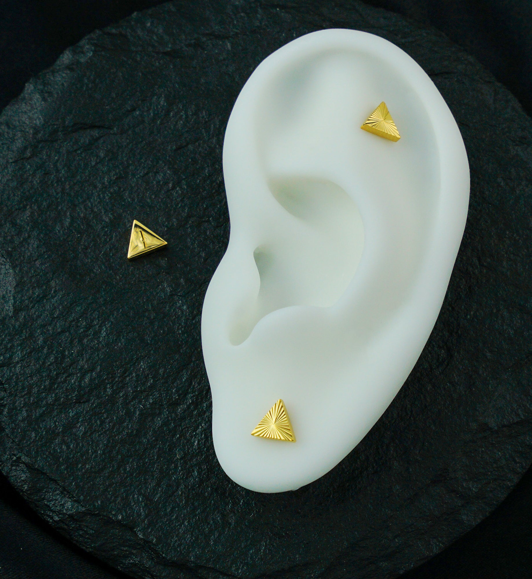 24kt Gold PVD Score Triangle Titanium Threadless Top