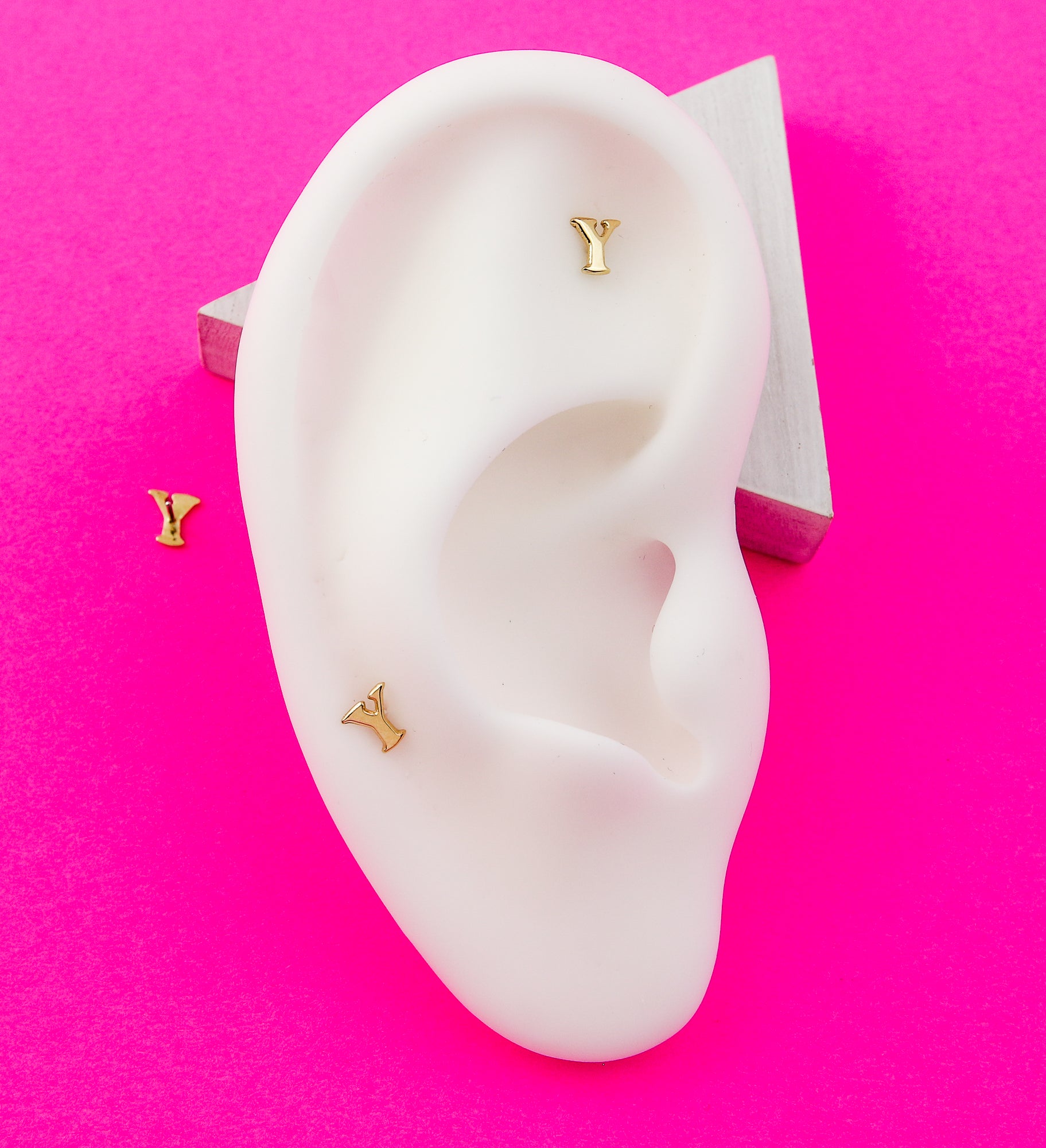 14kt Gold Letter Y Threadless Top