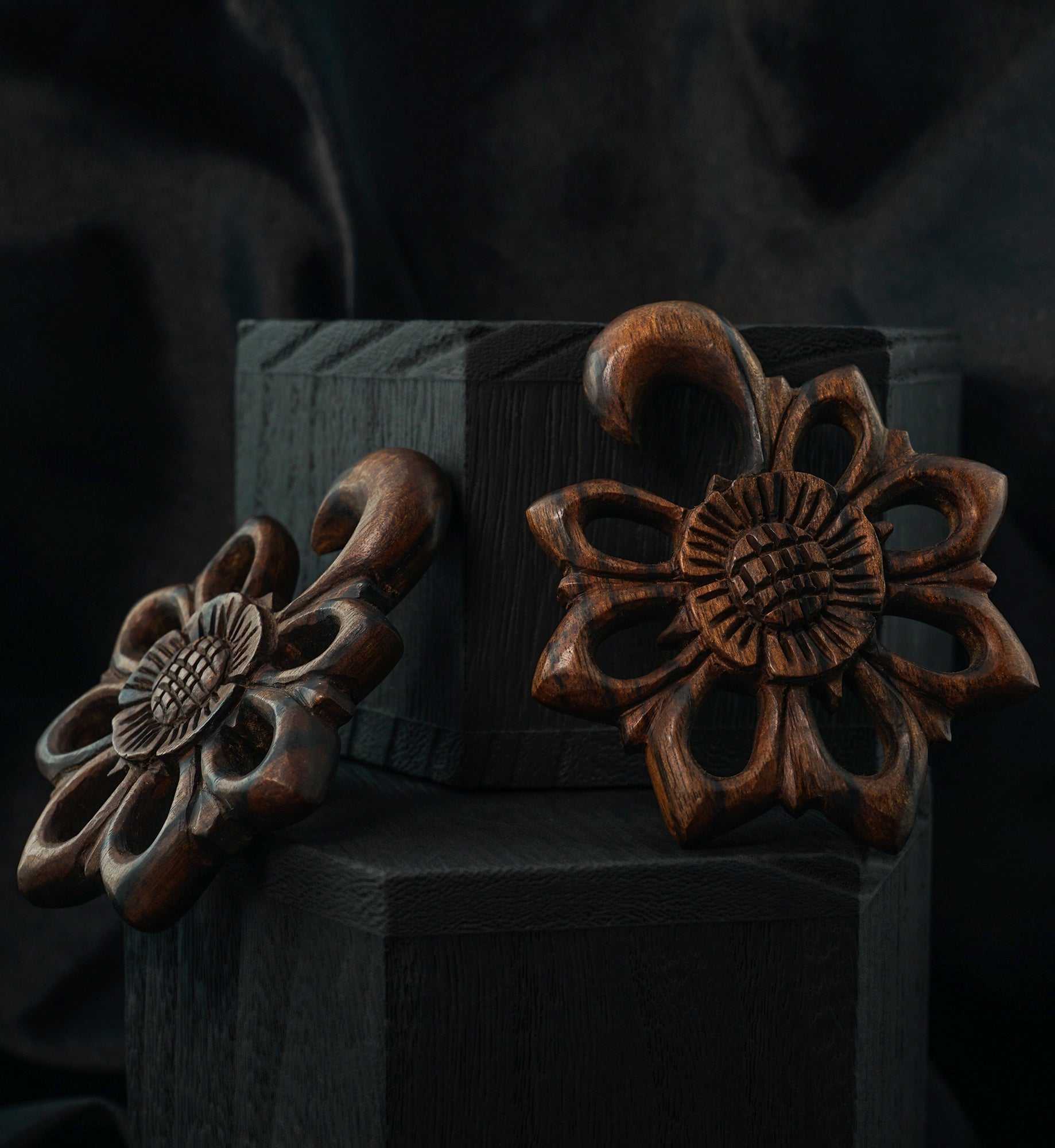 Areng Wood Blooming Flower Hanger Plugs