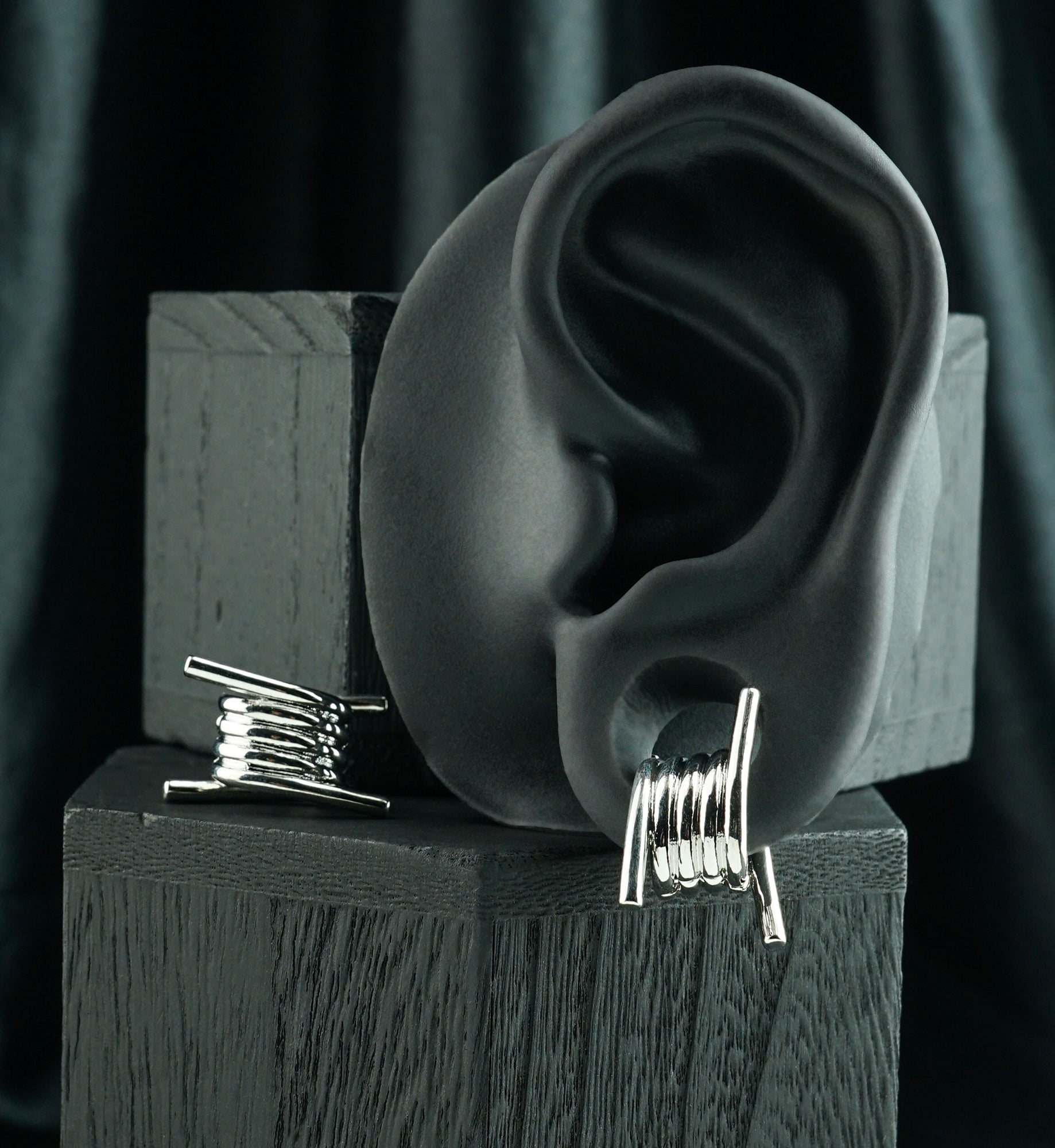 Barbed Wire Hinged Ear Hangers