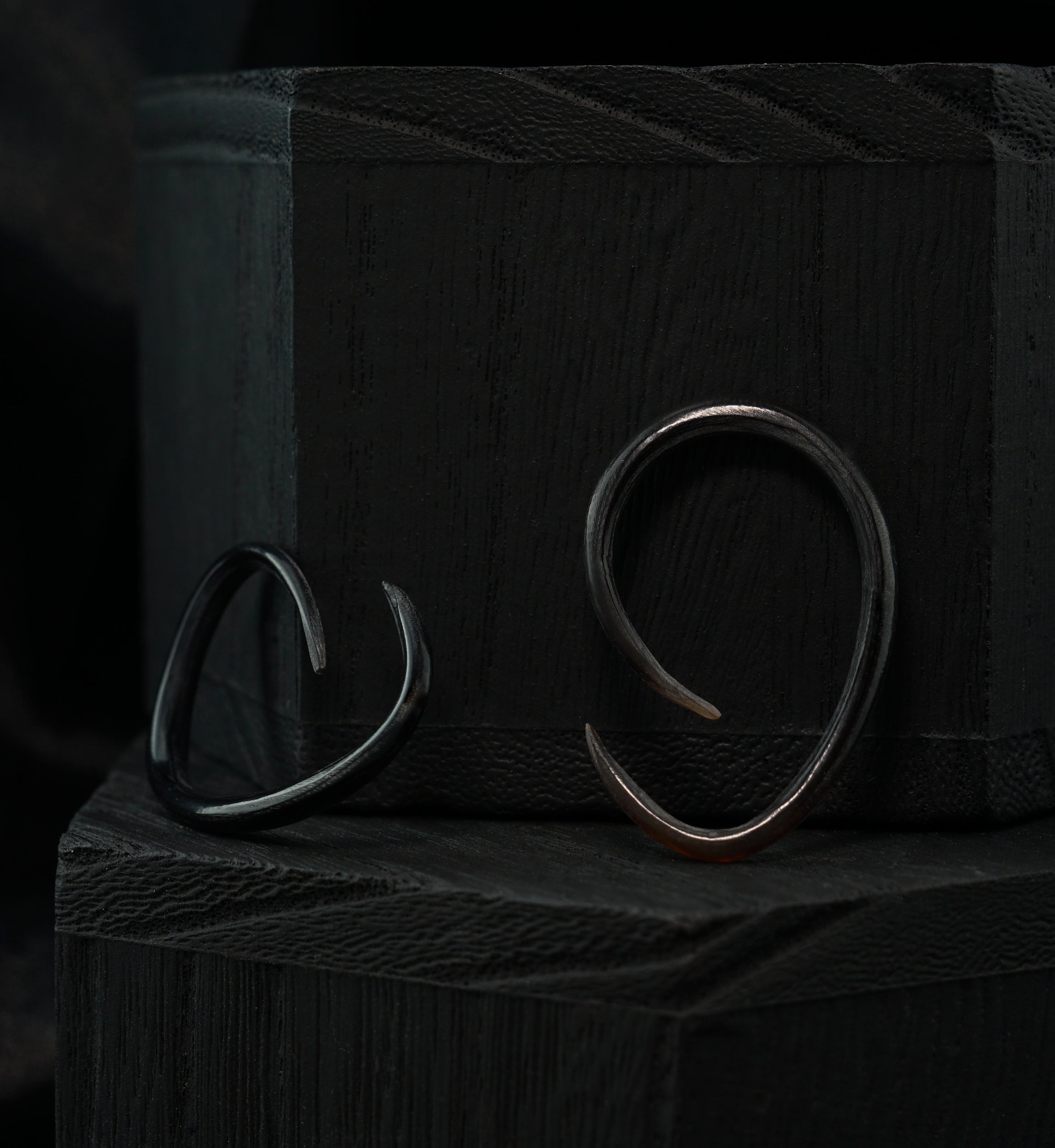 Black Horn Ovaloid Spirals