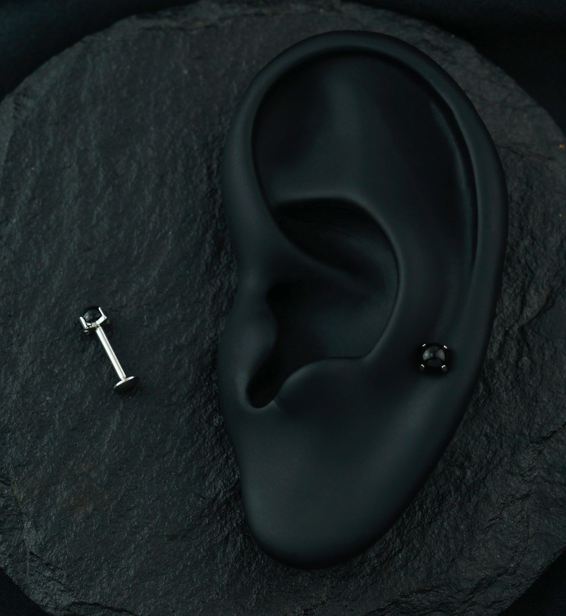 Black Onyx Stone Prong Top Internally Threaded Labret