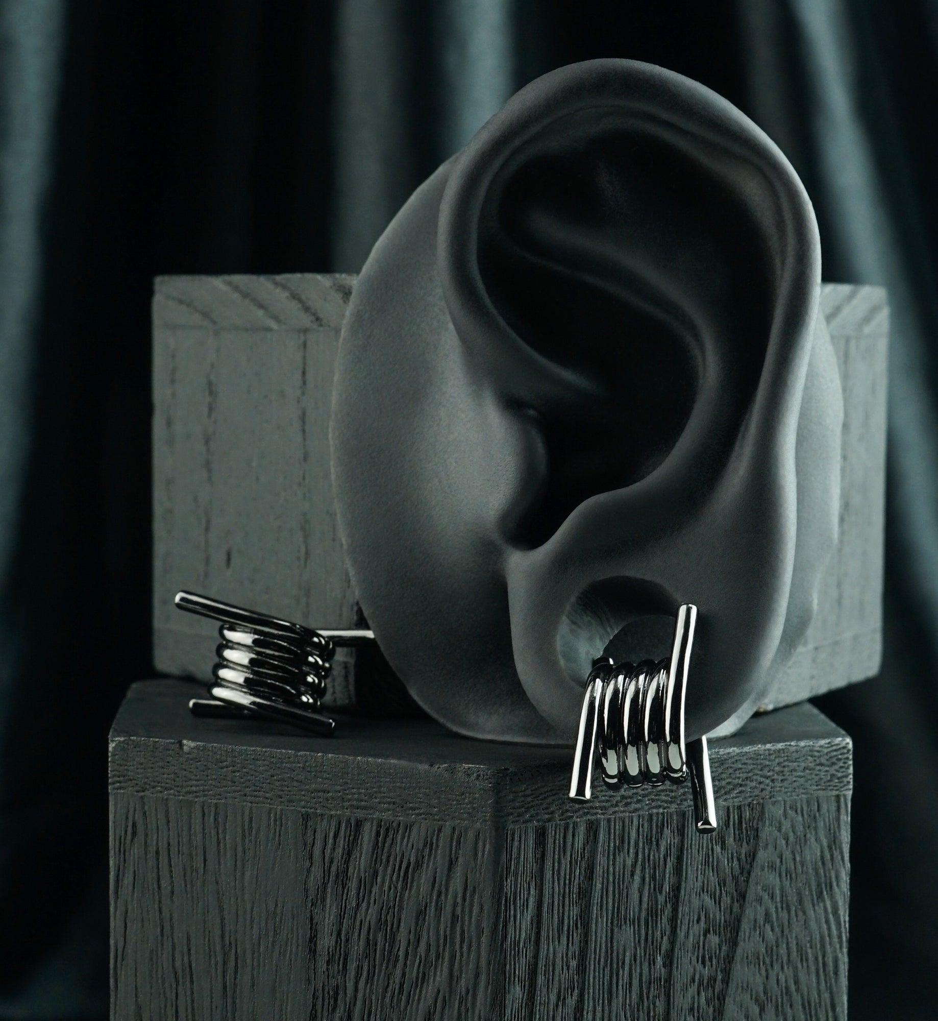 Black PVD Barbed Wire Hinged Ear Hangers