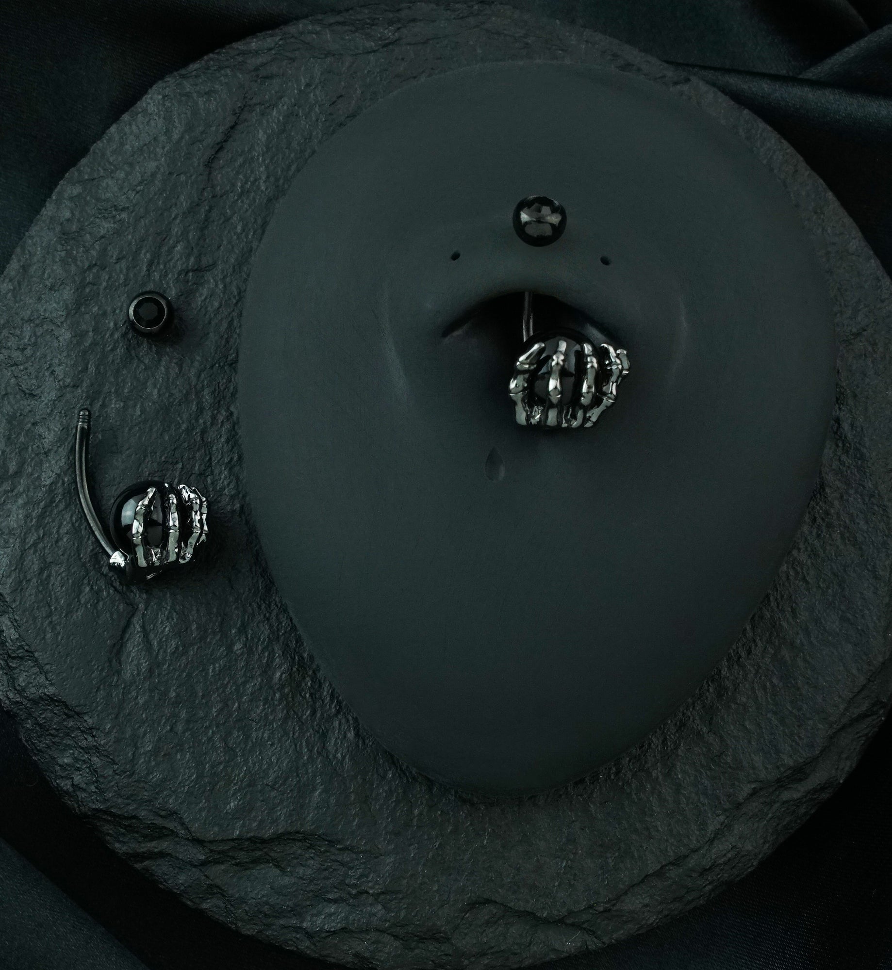 Black PVD Skeletal Palm Black Onyx And Hematite Belly Button Ring