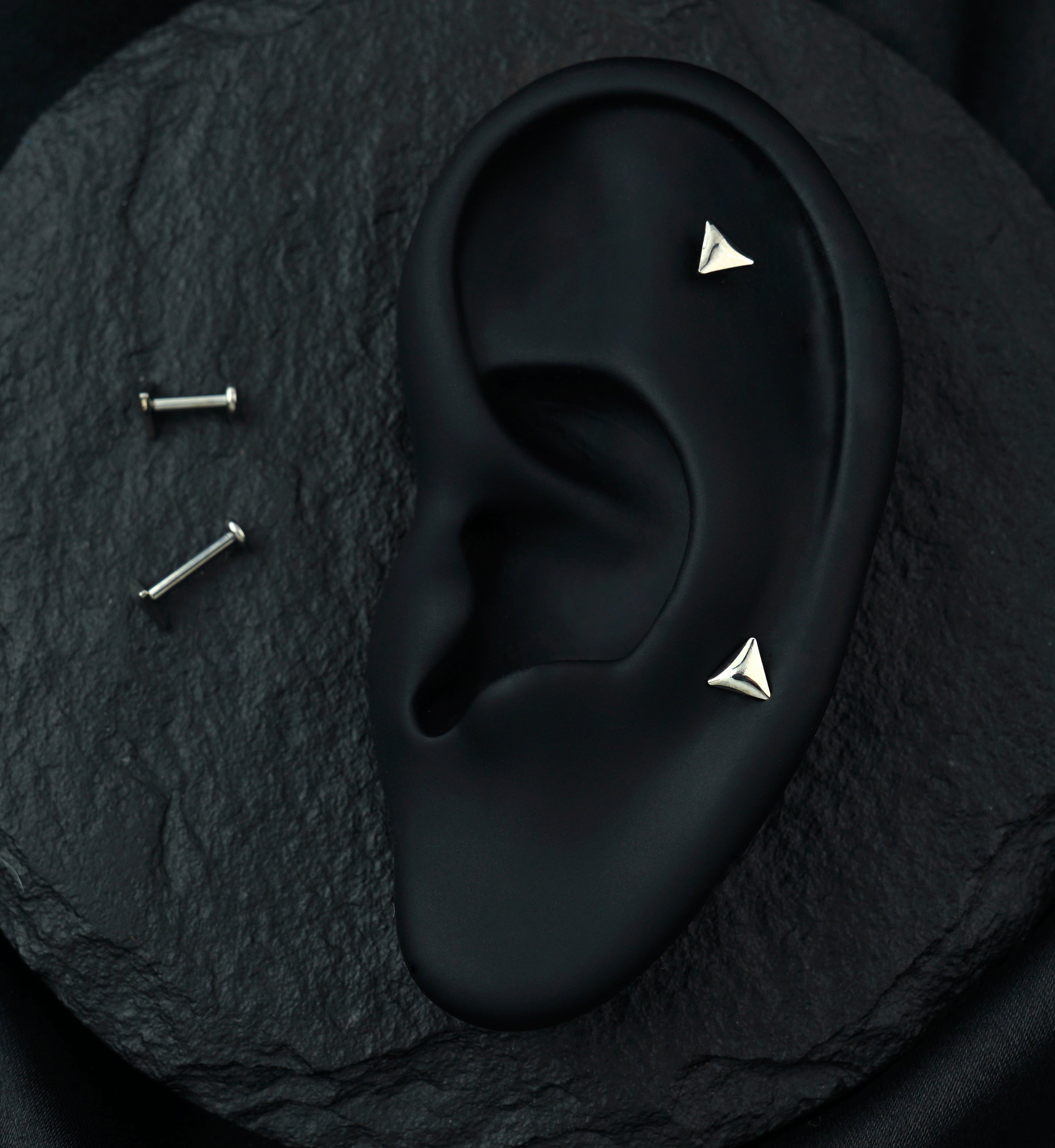 Bubble Triangle Internally Threaded Titanium Flat Disk Labret