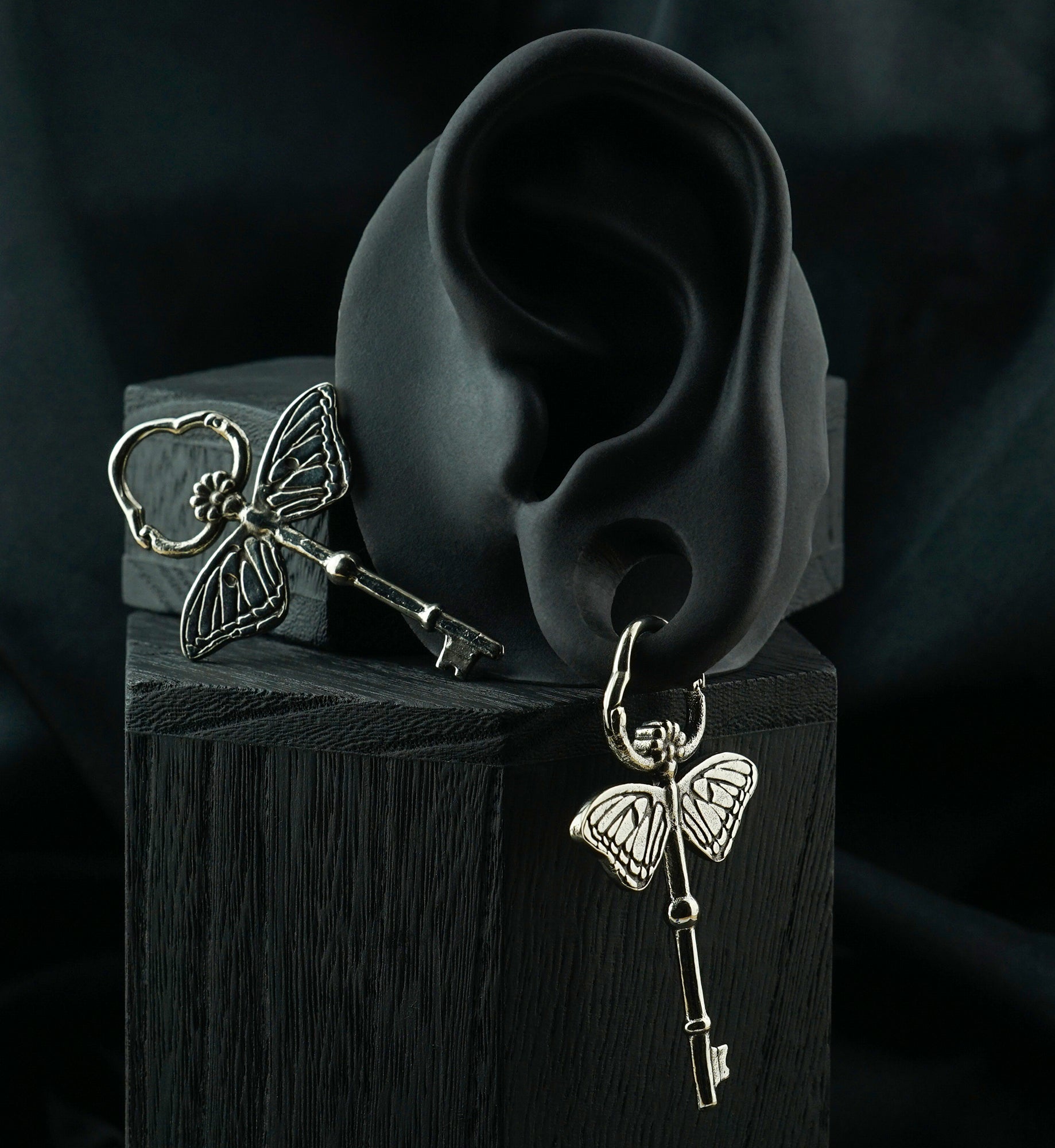 Dragonfly Key White Brass Hinged Ear Weights