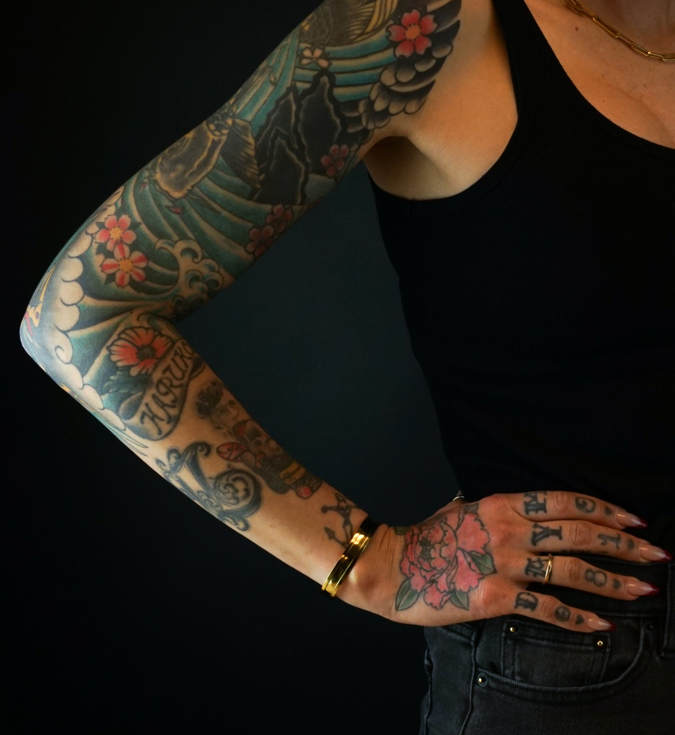 Emboss Narrow Brass Bangle