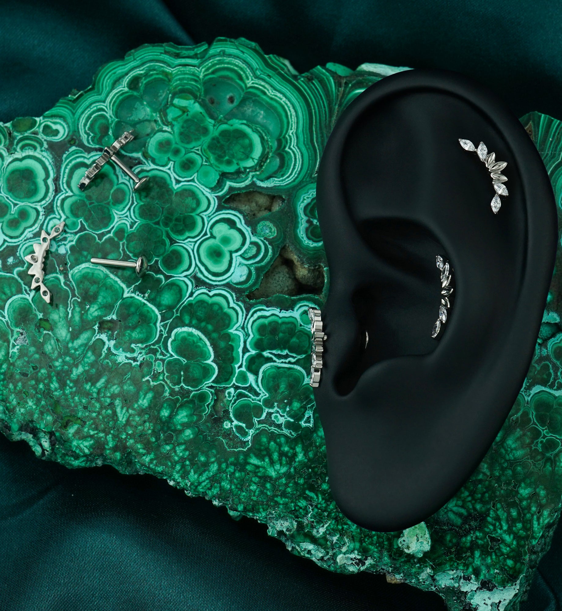 Empress Arch Clear CZ Internally Threaded Titanium Convex Disk Labret