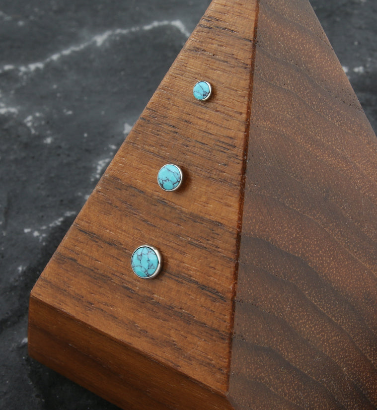 Faceted Faux Turquoise Stone Titanium Threadless Top