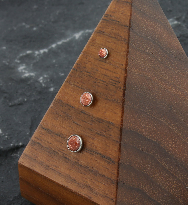 Faceted Gold Sandstone Titanium Threadless Top