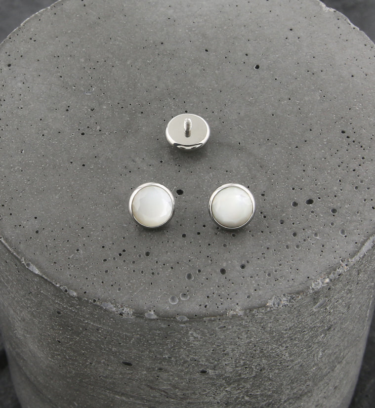 Faceted White MOP Titanium Internally Threaded Top