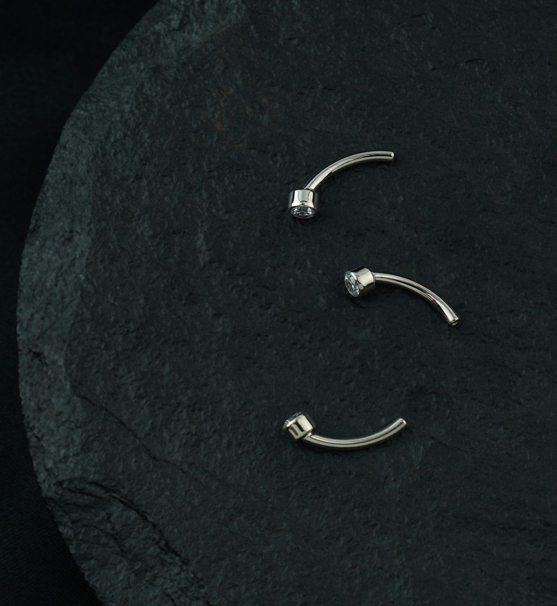 Flat Single CZ Titanium Curved Internally Threaded Barbell