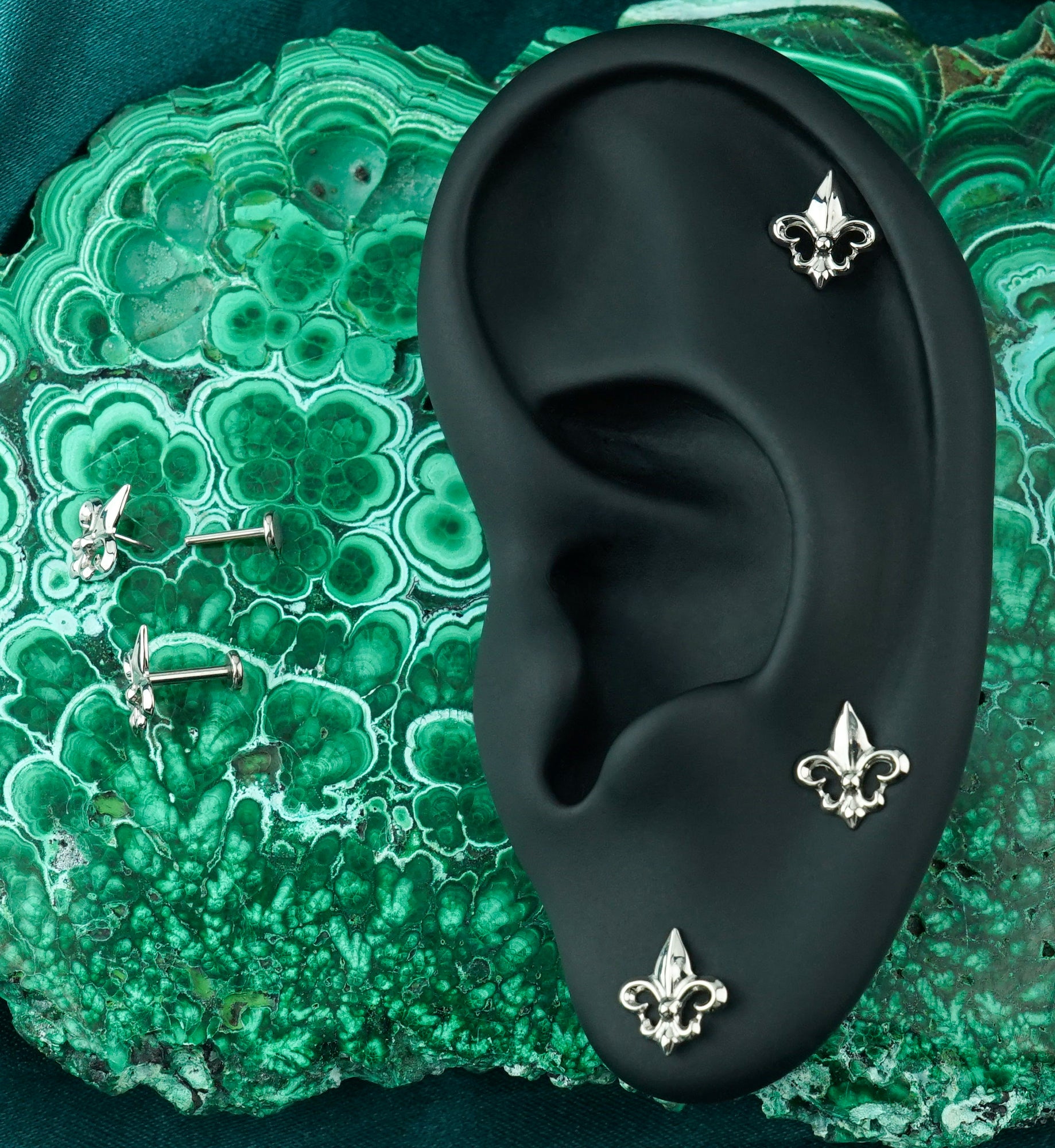 Fleur De Lis Titanium Threadless Labret