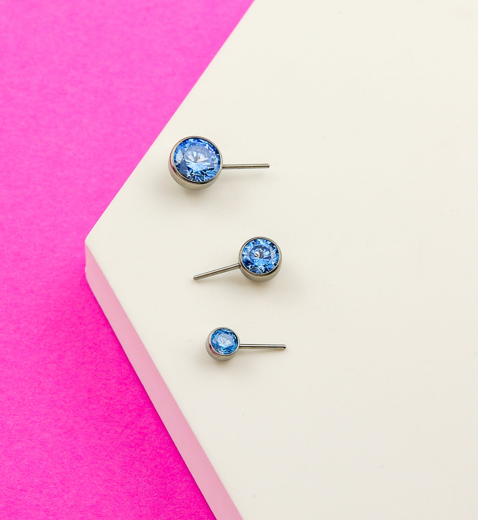 Forward Facing Bezel Aqua CZ Titanium Threadless Top