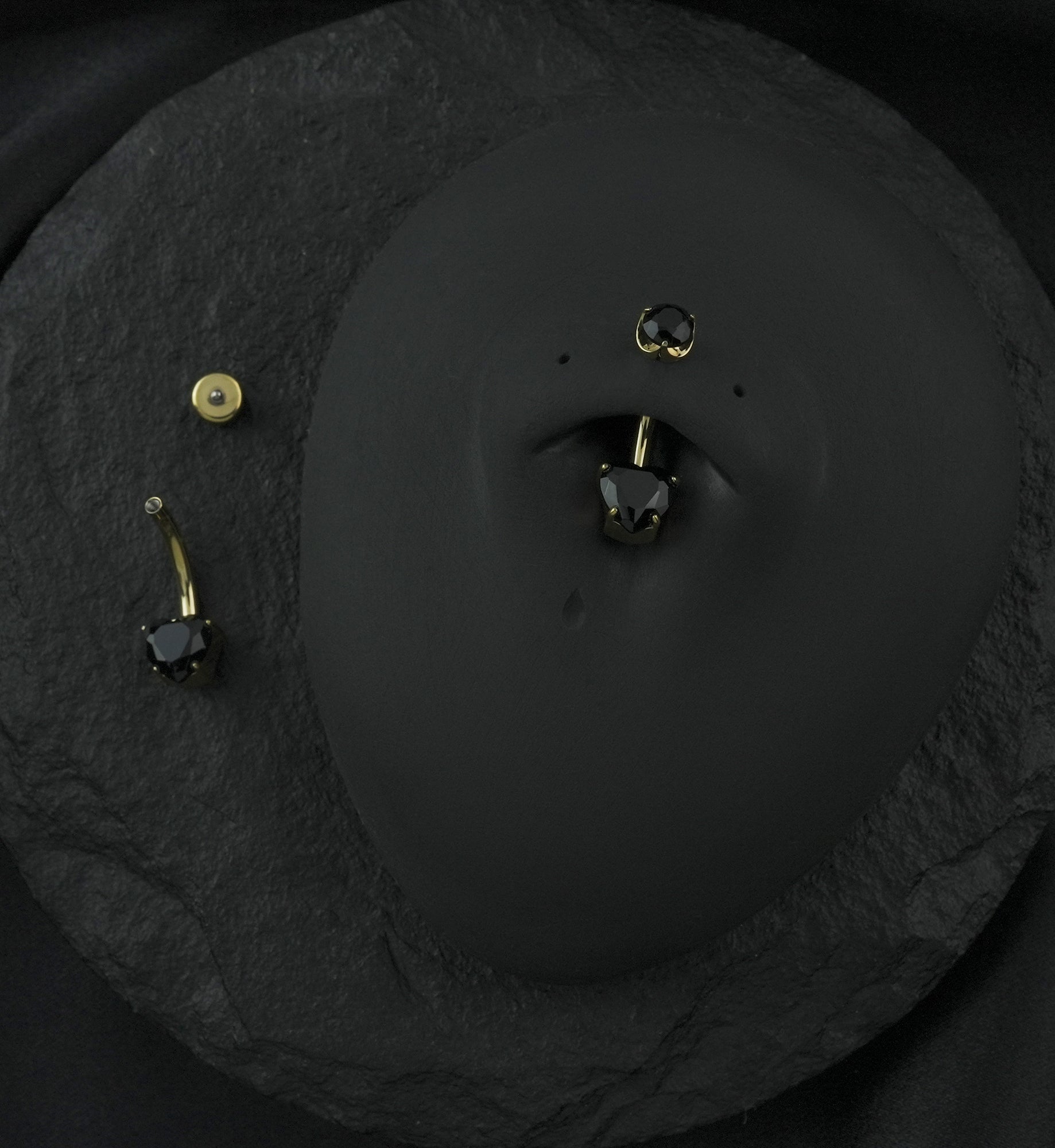 Gold PVD Black Agate Stone Heart Internally Threaded Titanium Belly Button Ring