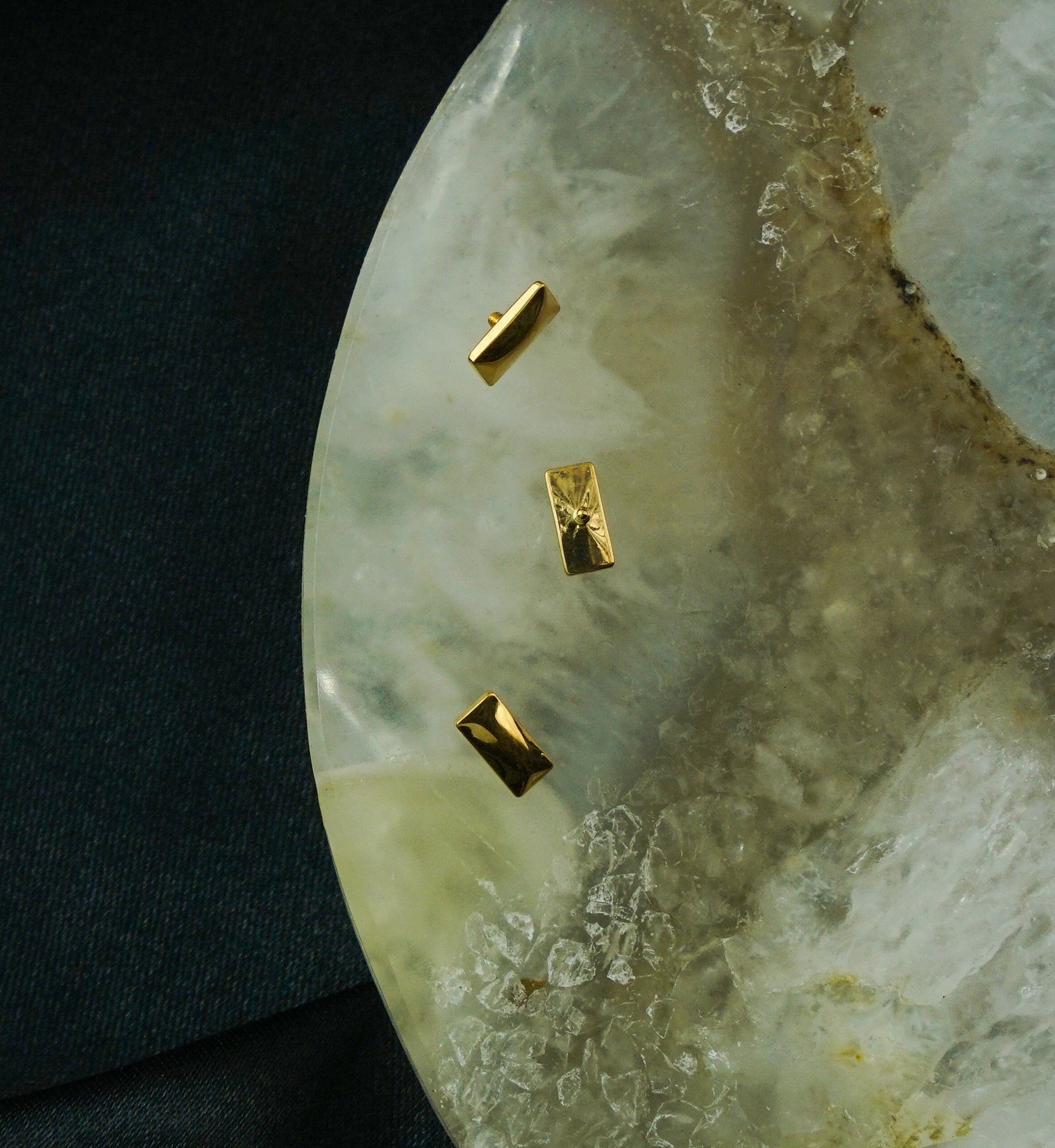 Gold PVD Rounded Rectangle Titanium Internally Threaded Top