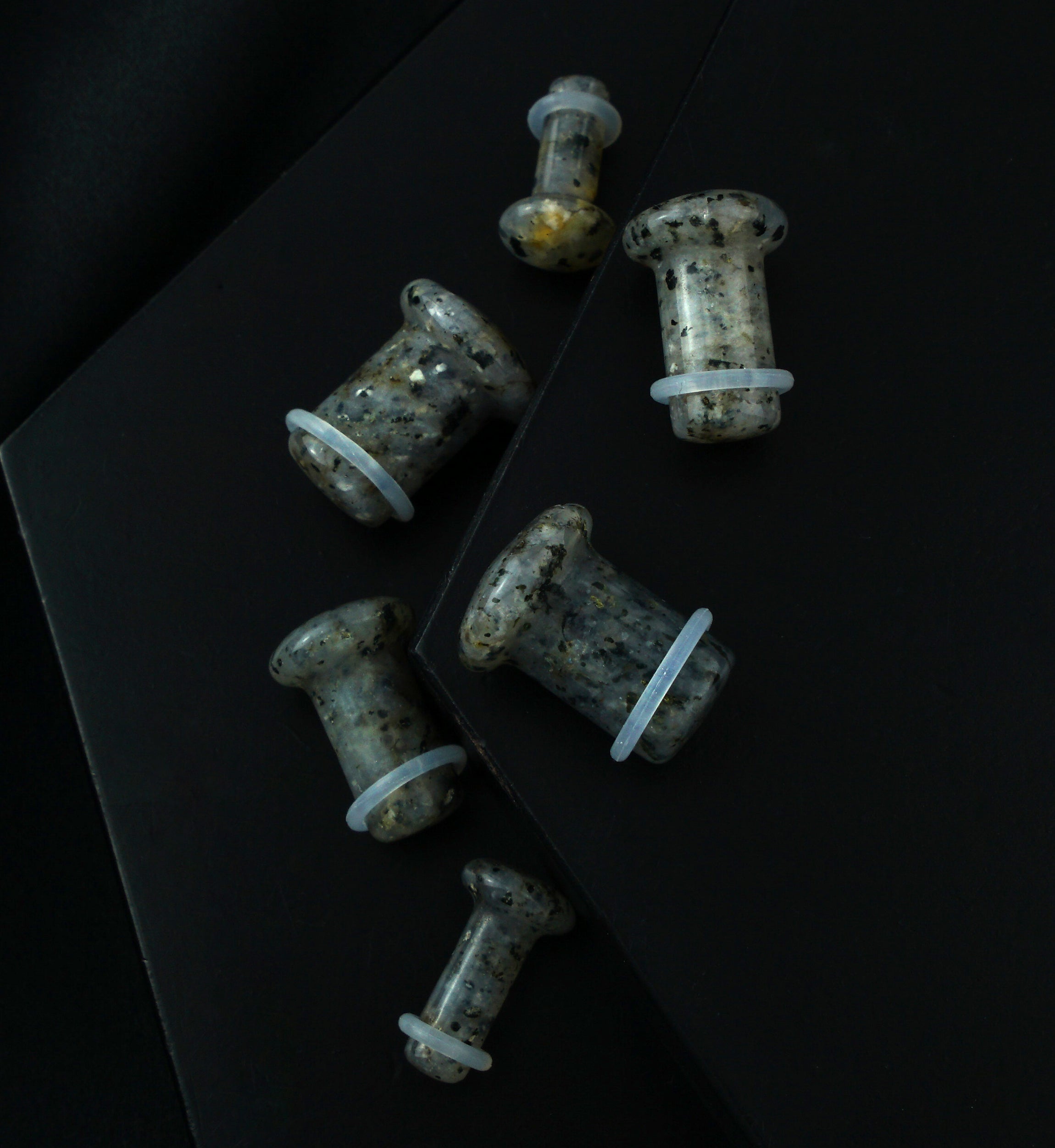 Grass Quartz Stone Plugs - Single Flare